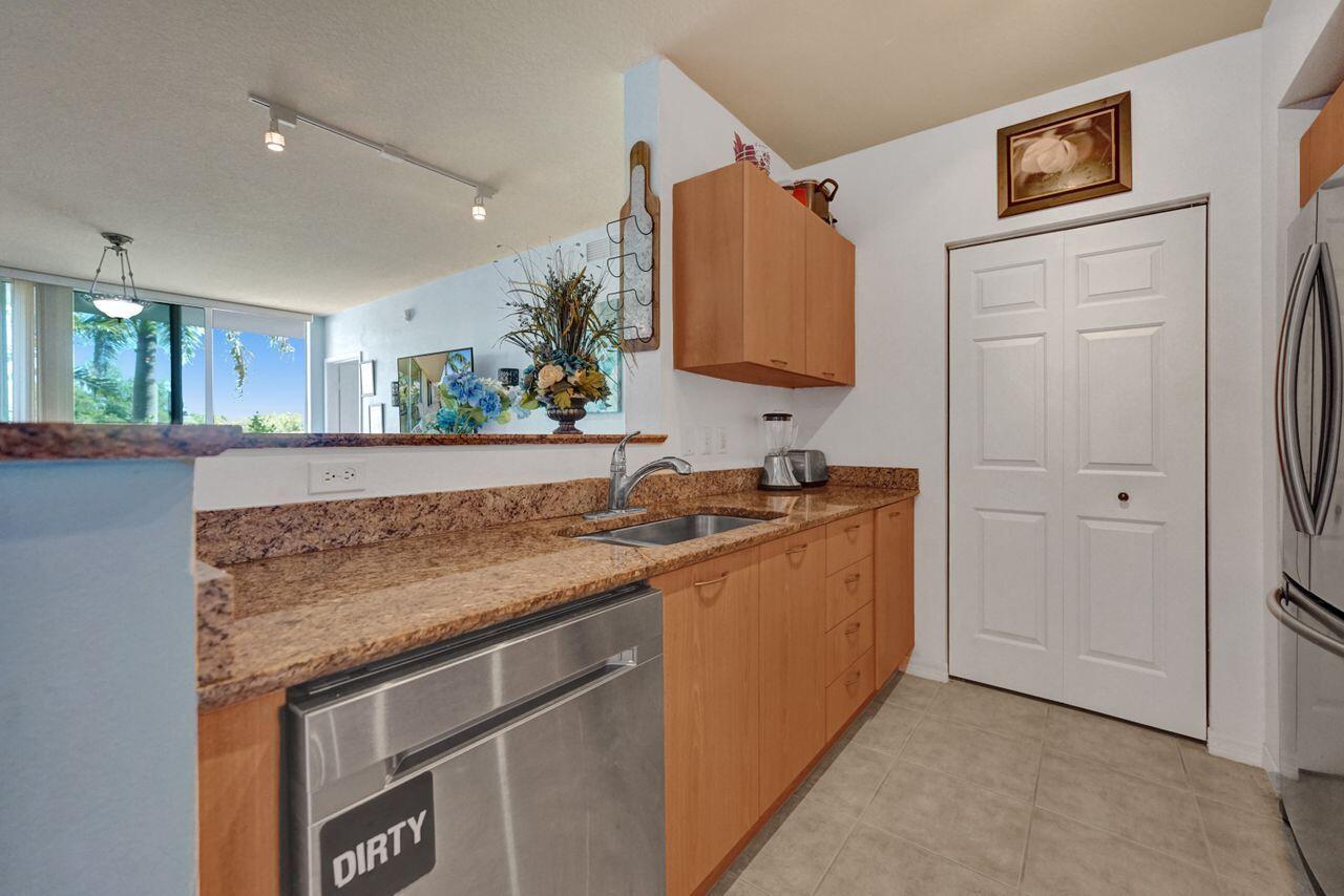 700 E Boulevard 304