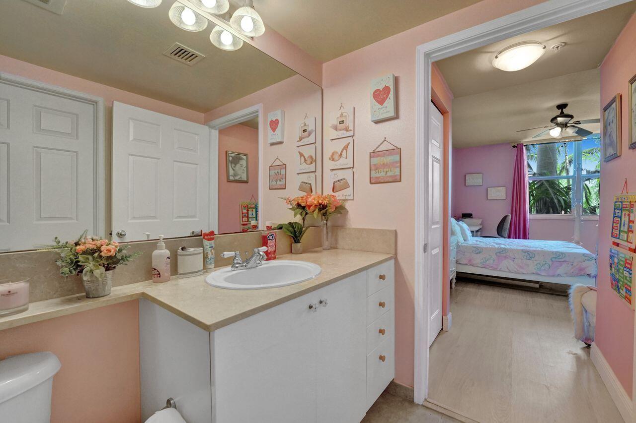 700 E Boulevard 304