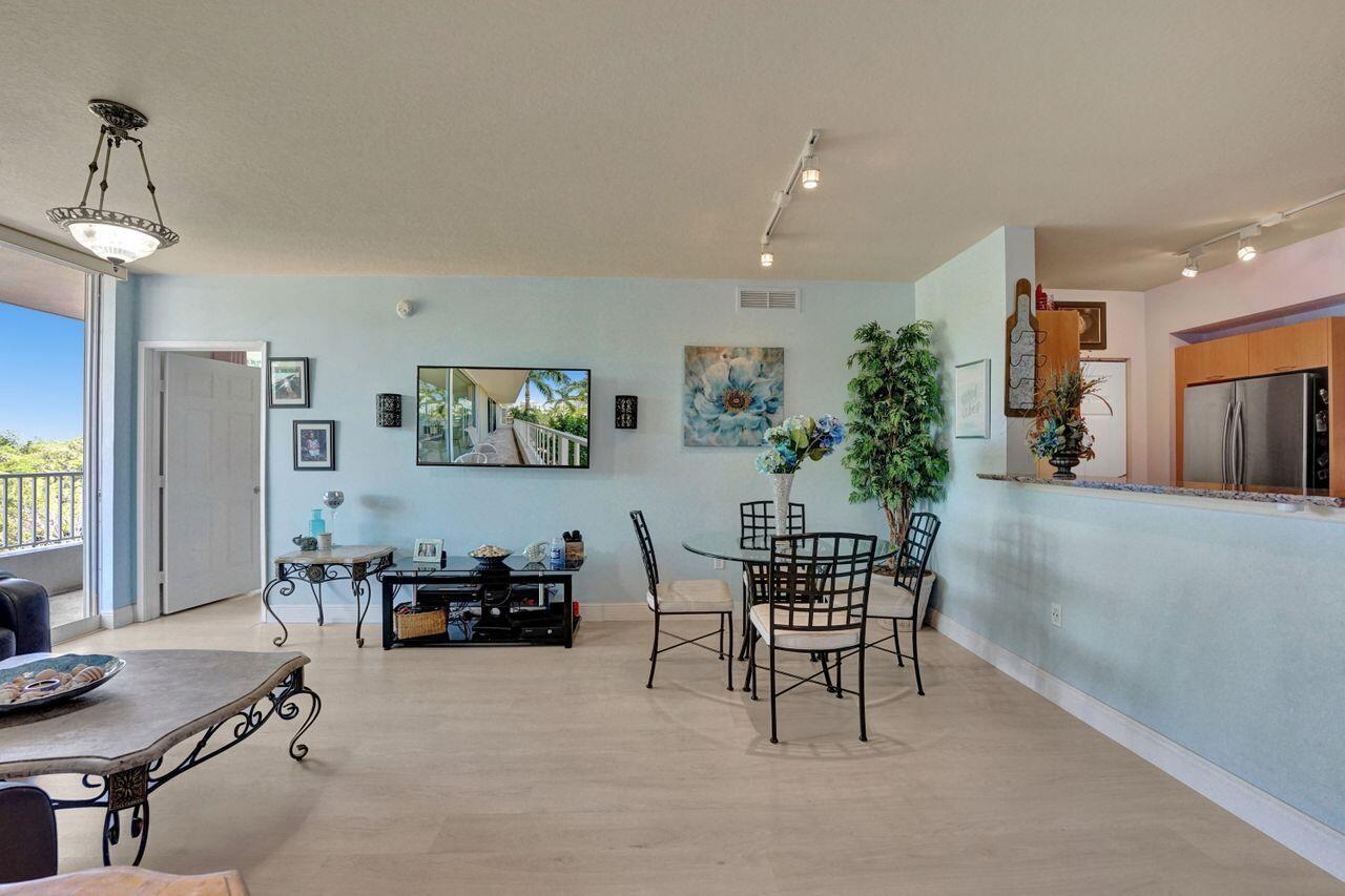 700 E Boulevard 304