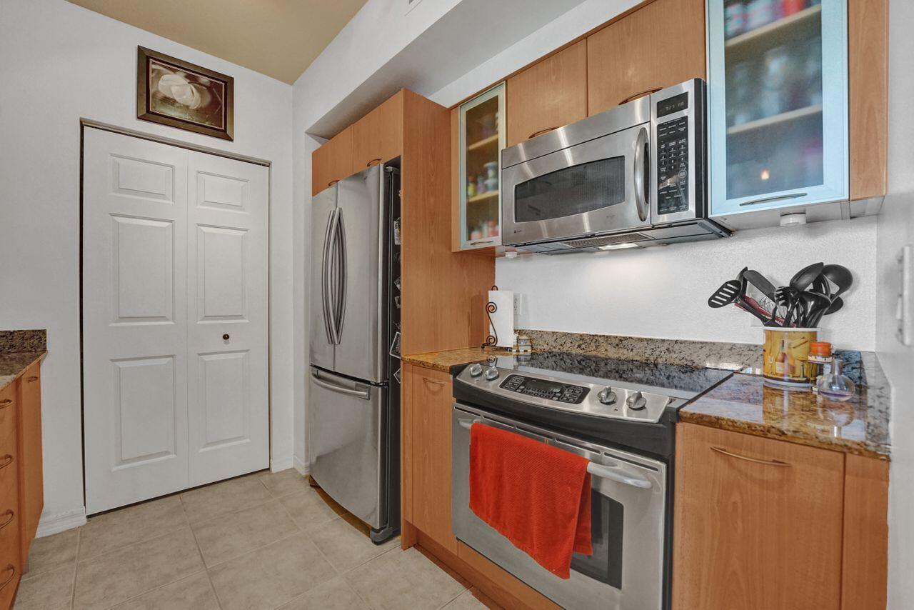700 E Boulevard 304