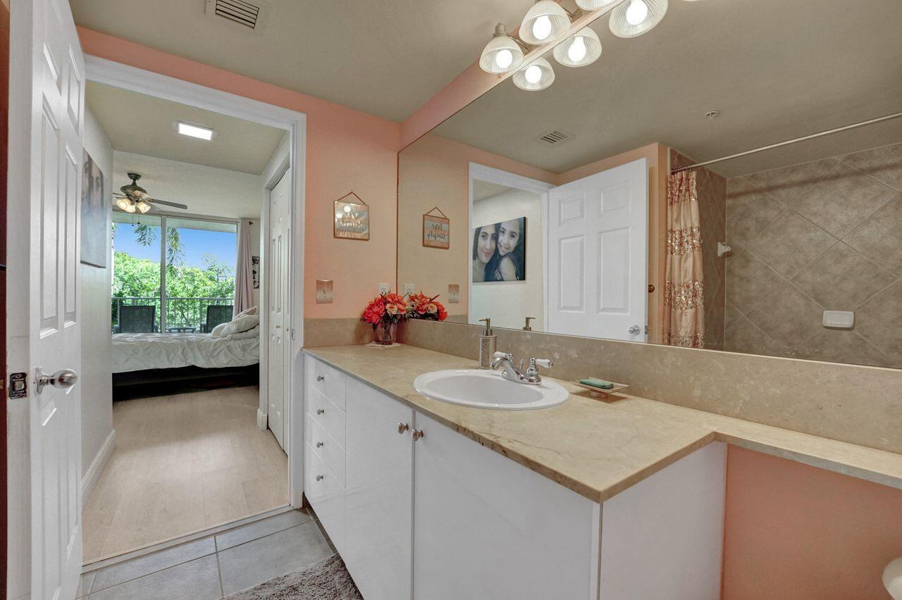 700 E Boulevard 304