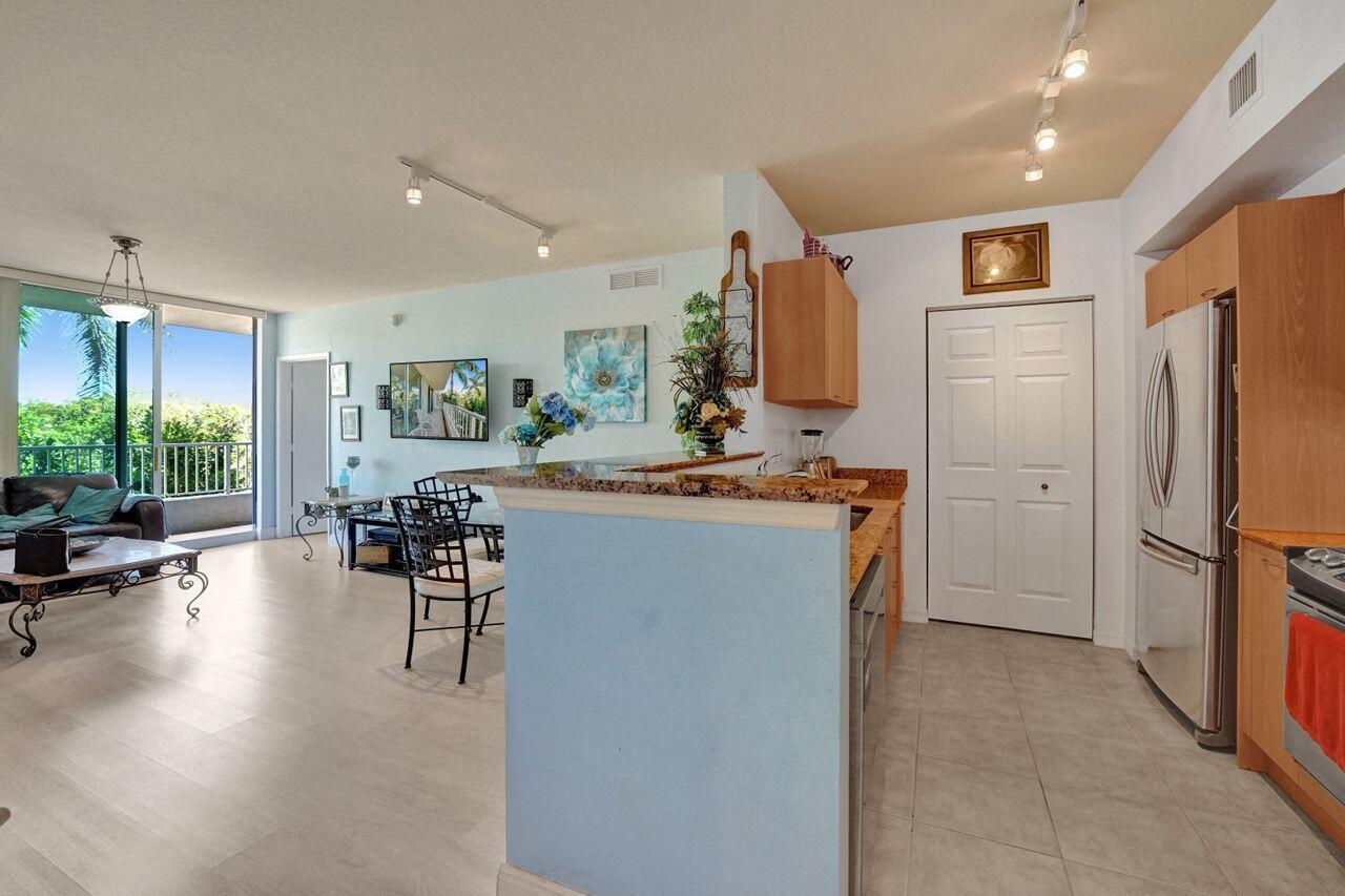 700 E Boulevard 304