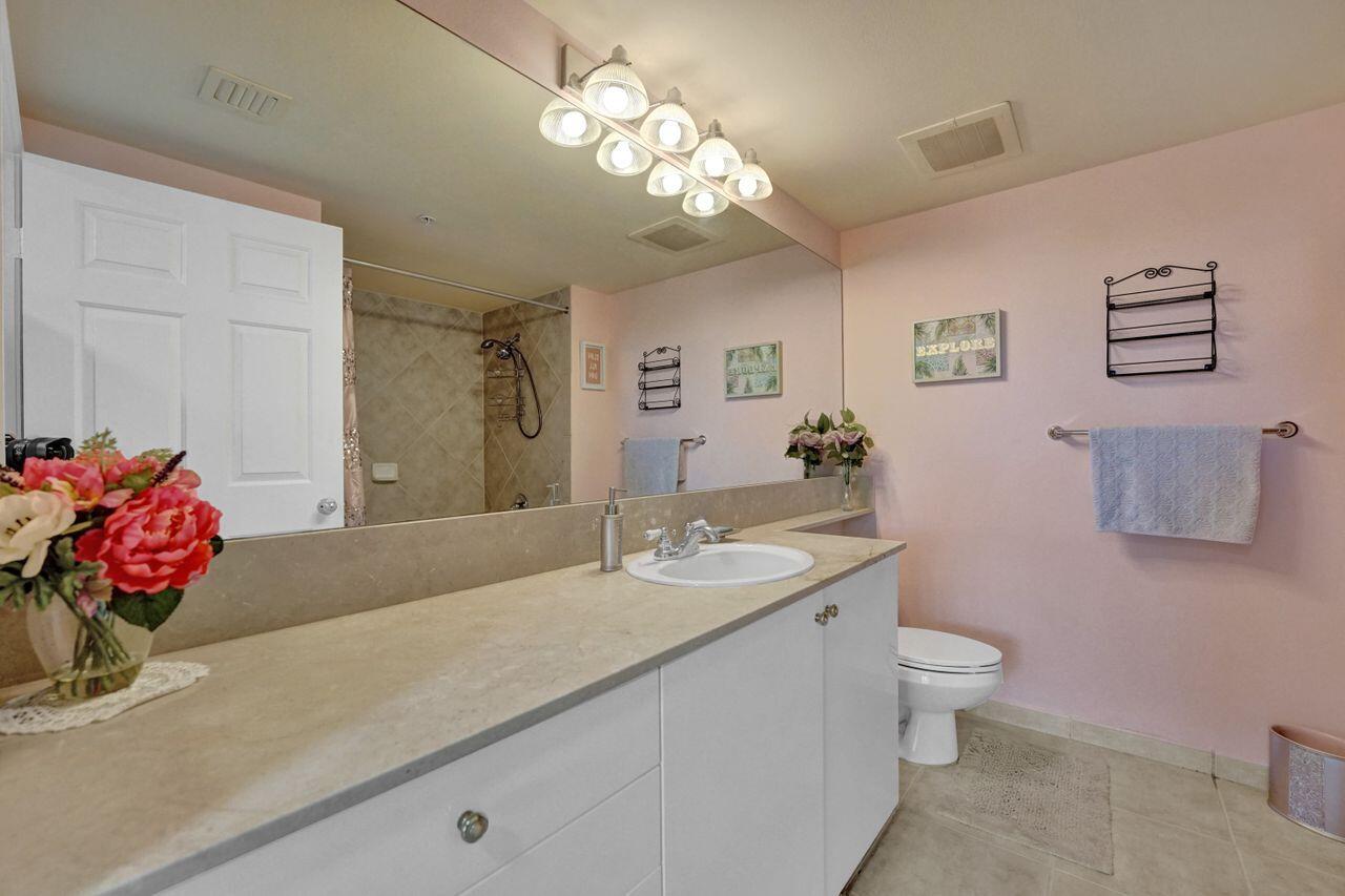 700 E Boulevard 304