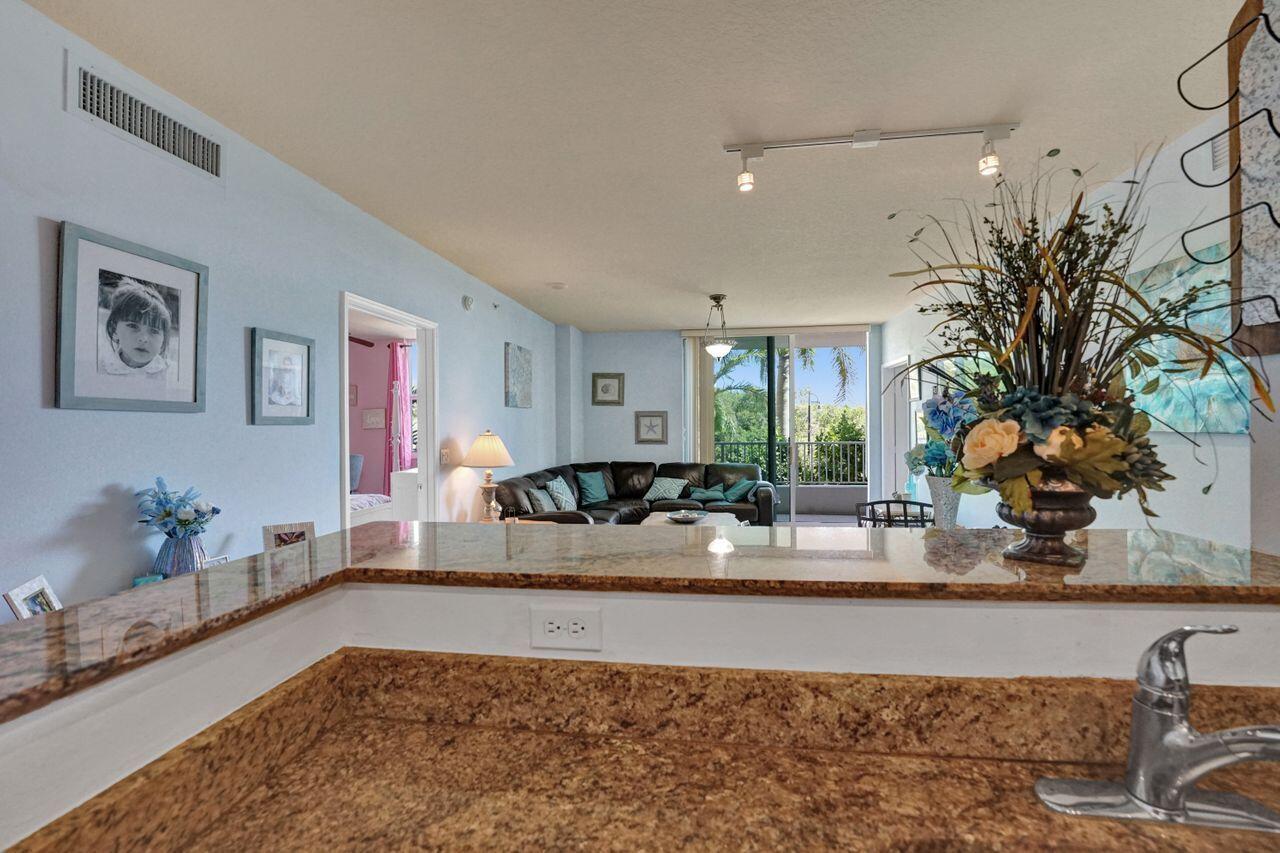 700 E Boulevard 304