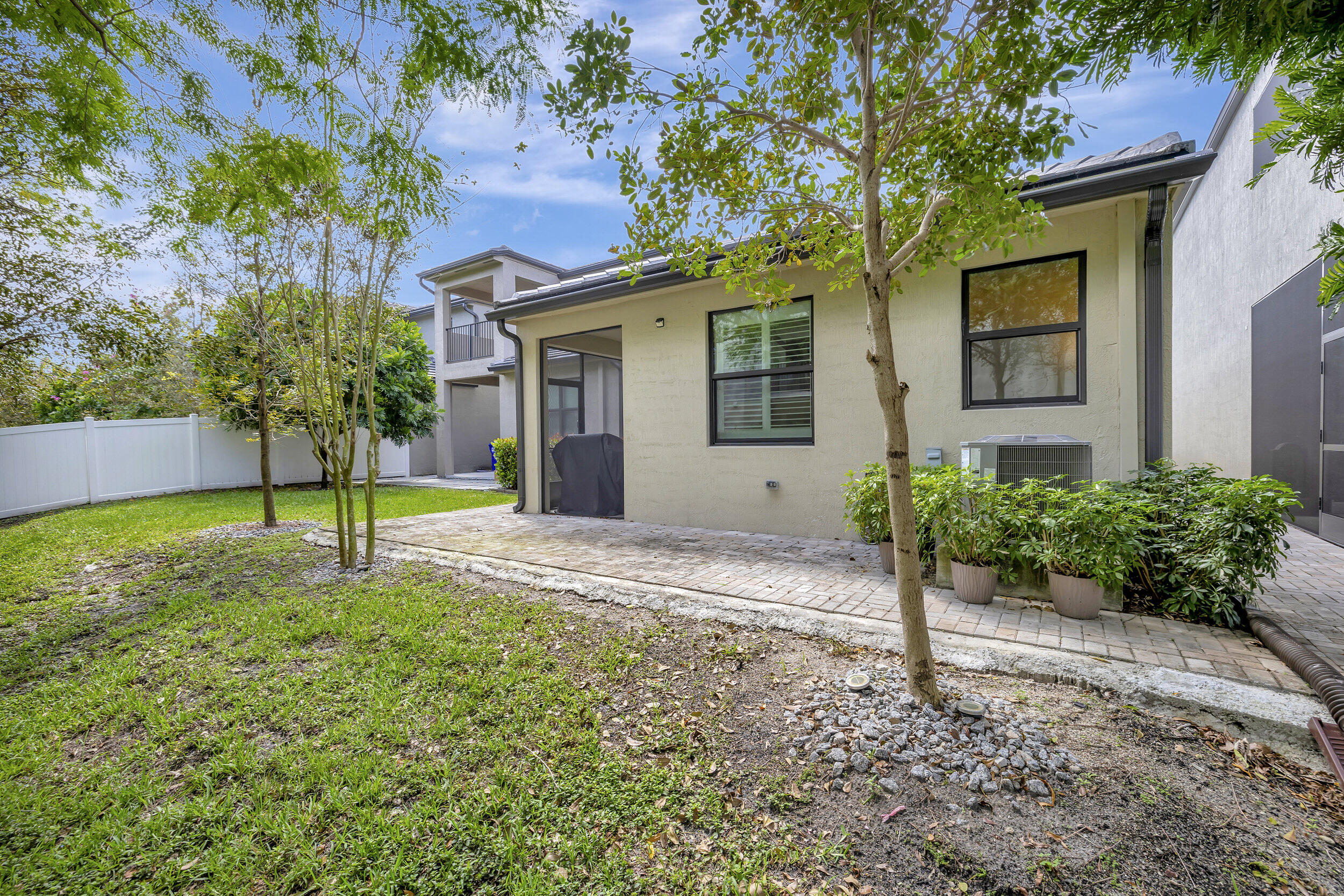 280 NW 33rd Lane