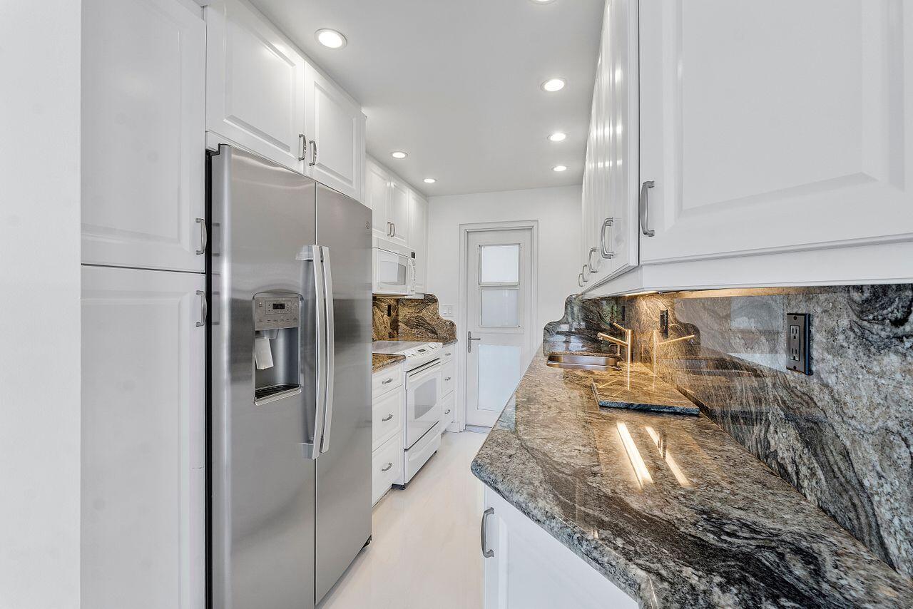 1221 Hillsboro Mile 28a