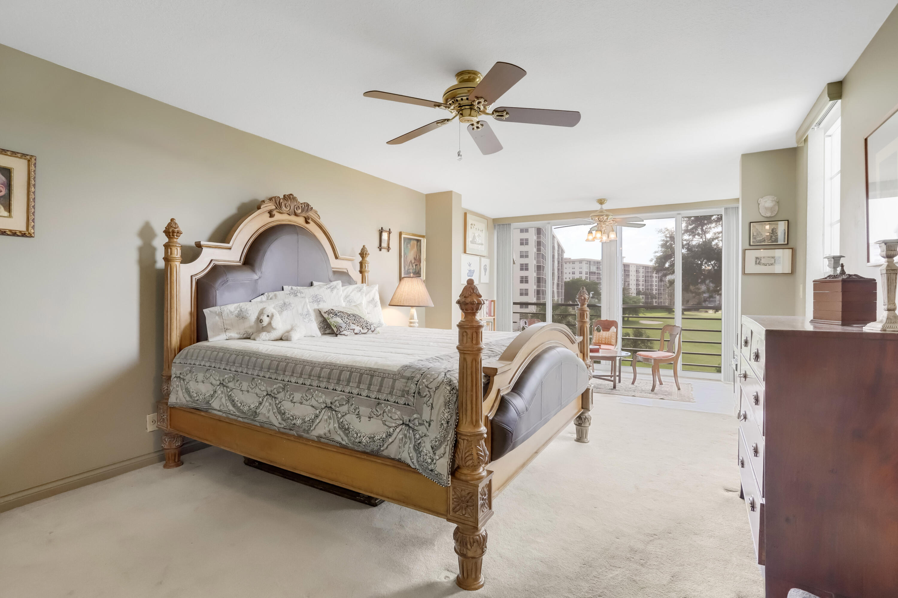 565 Oaks Lane 407