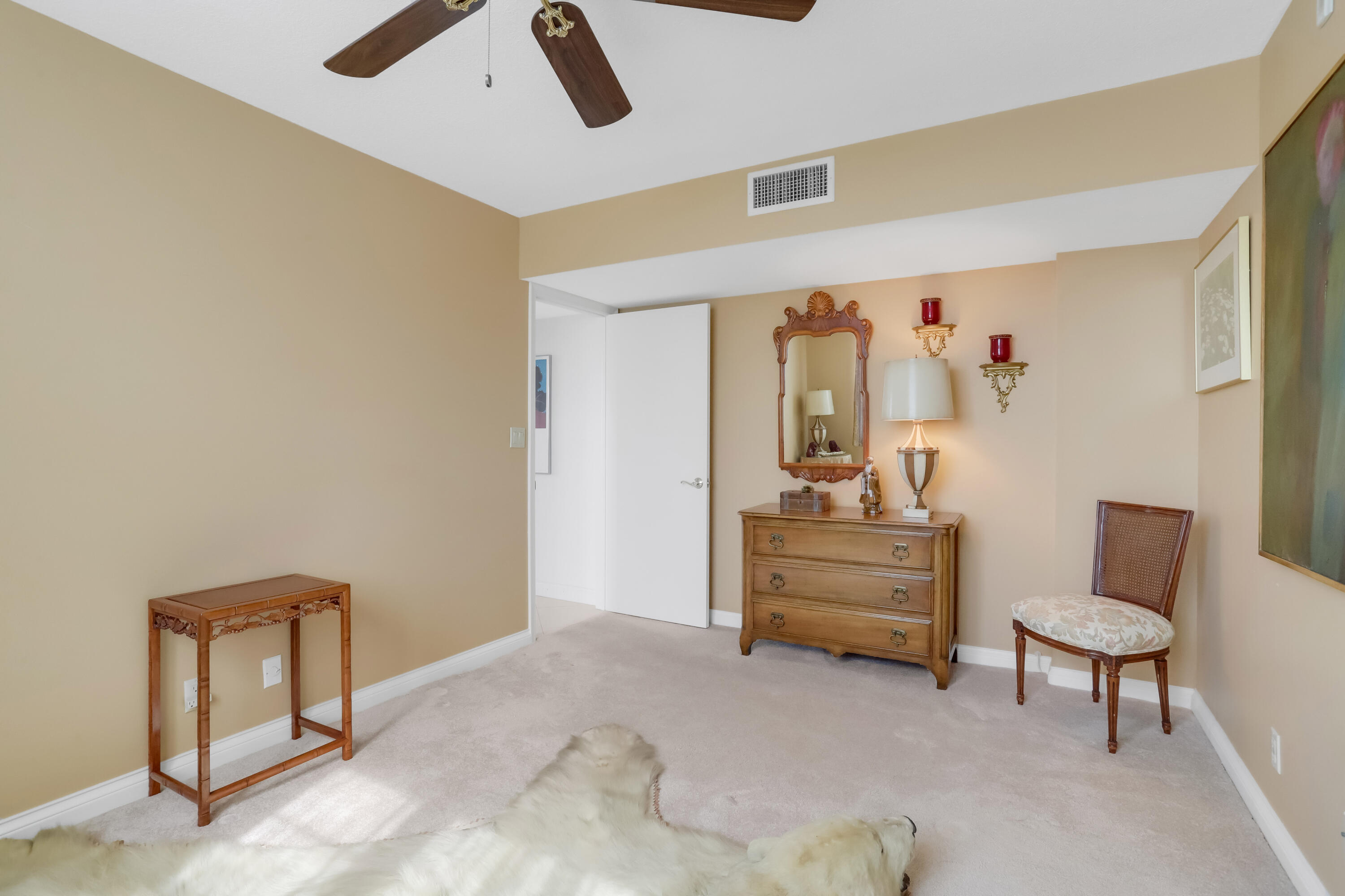 565 Oaks Lane 407