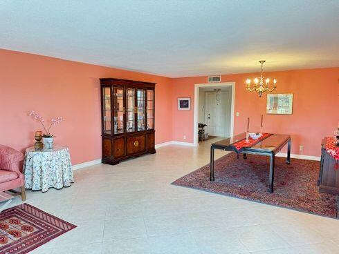 565 Oaks Lane 407