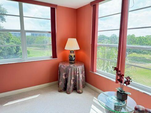 565 Oaks Lane 407