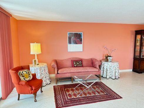 565 Oaks Lane 407