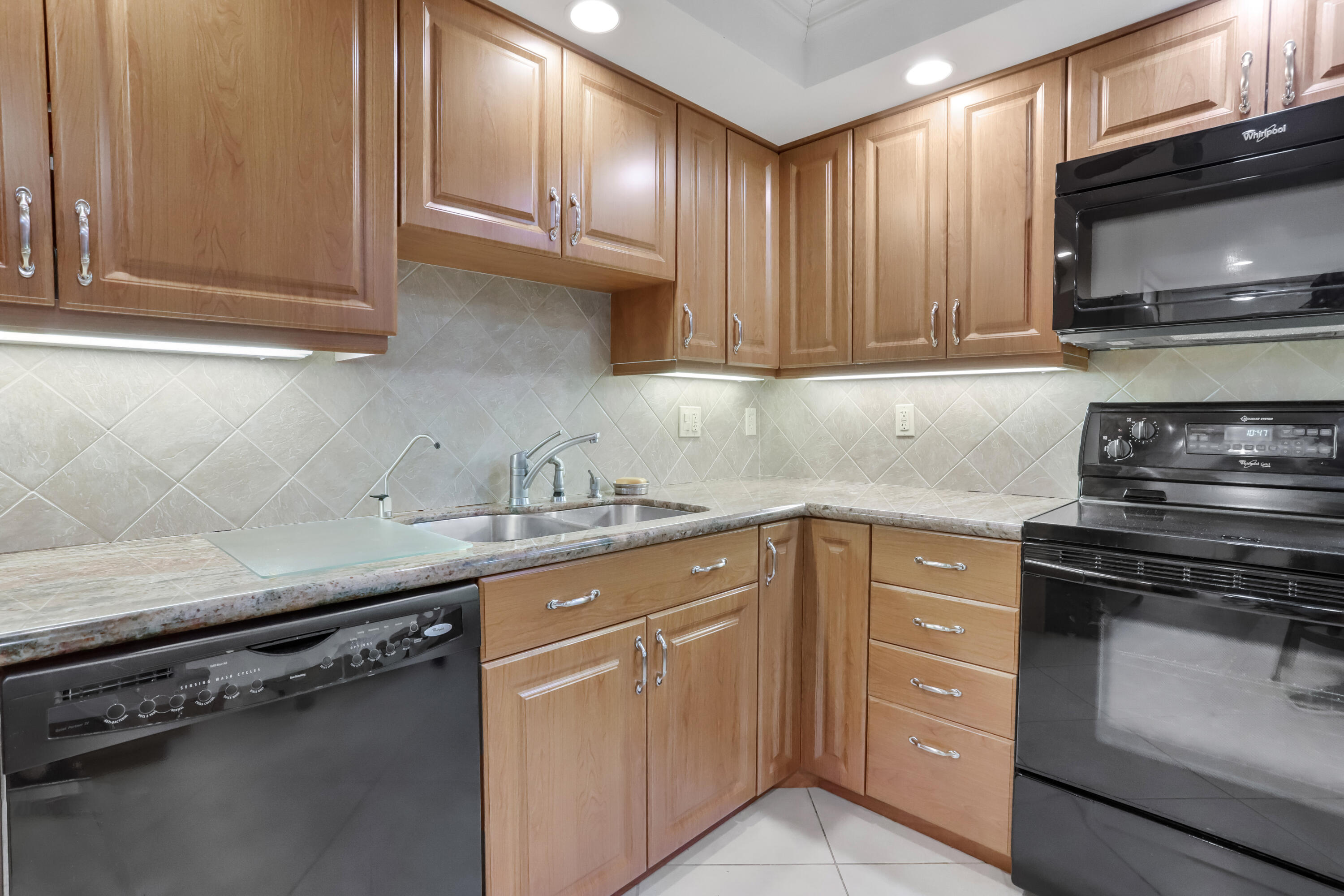 565 Oaks Lane 407