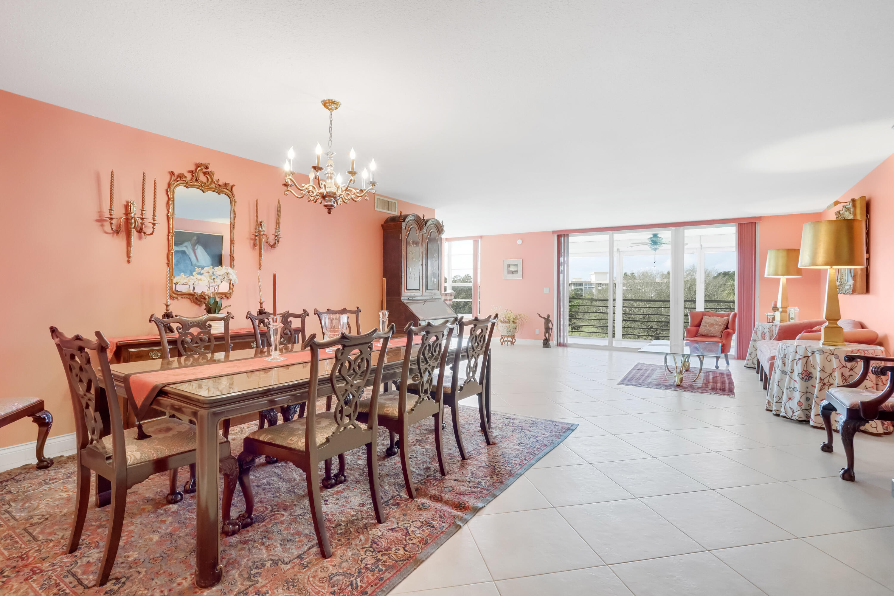 565 Oaks Lane 407