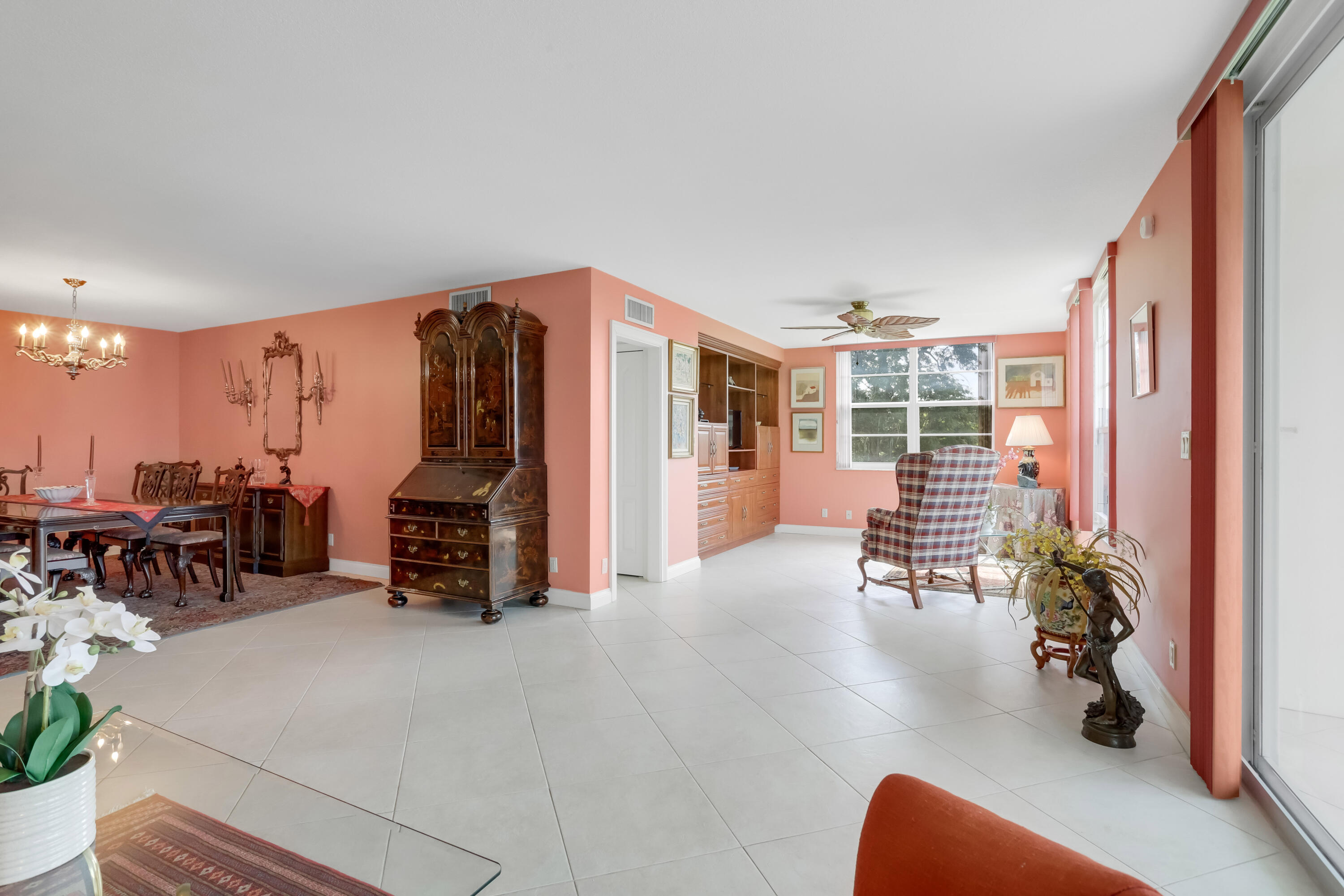 565 Oaks Lane 407