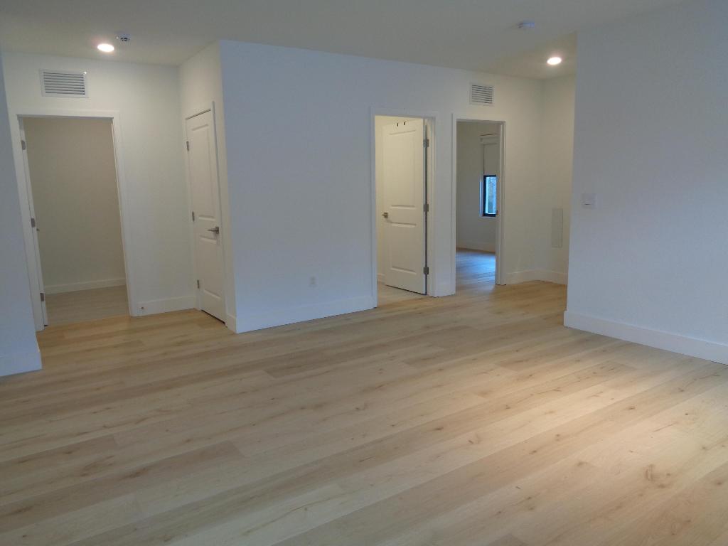 18493 Glenstone Street