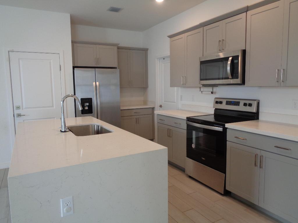 18493 Glenstone Street