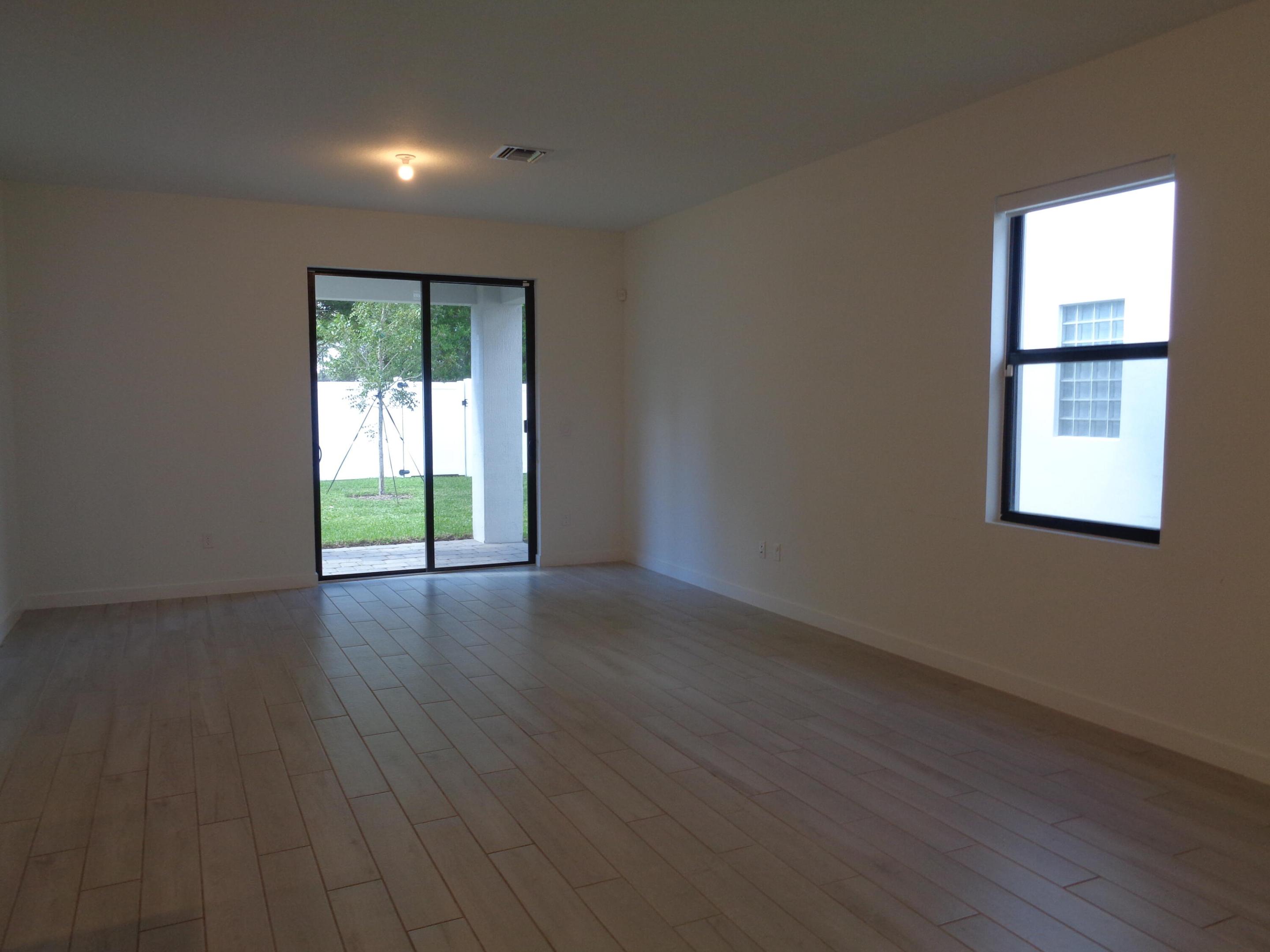 18493 Glenstone Street