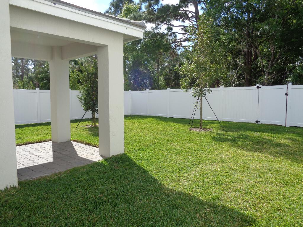 18493 Glenstone Street