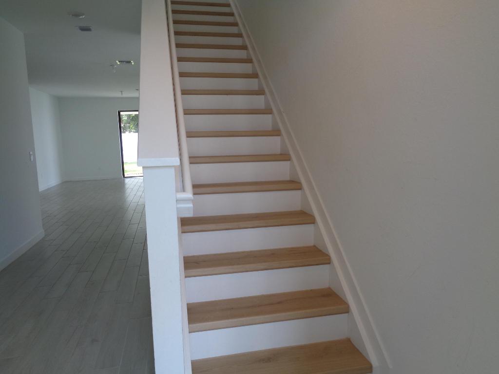 18493 Glenstone Street