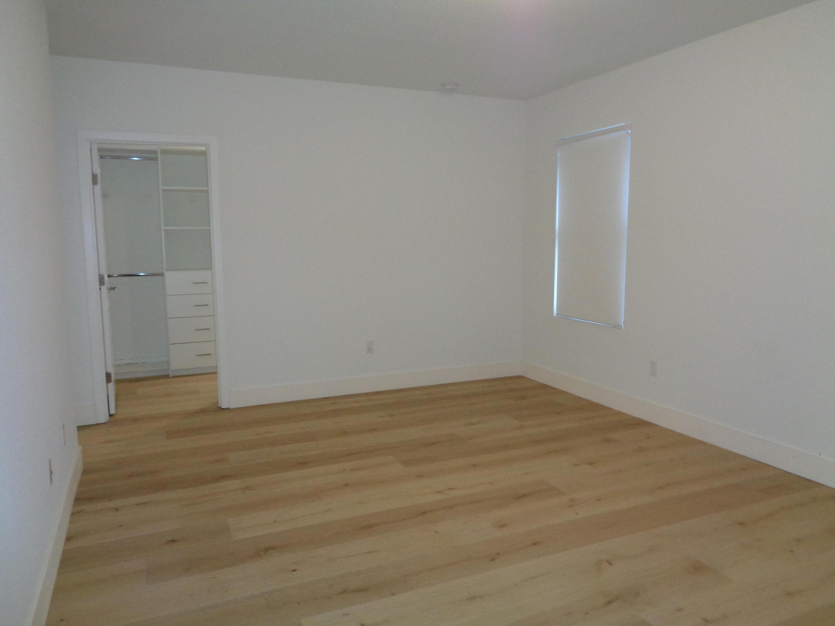 18493 Glenstone Street