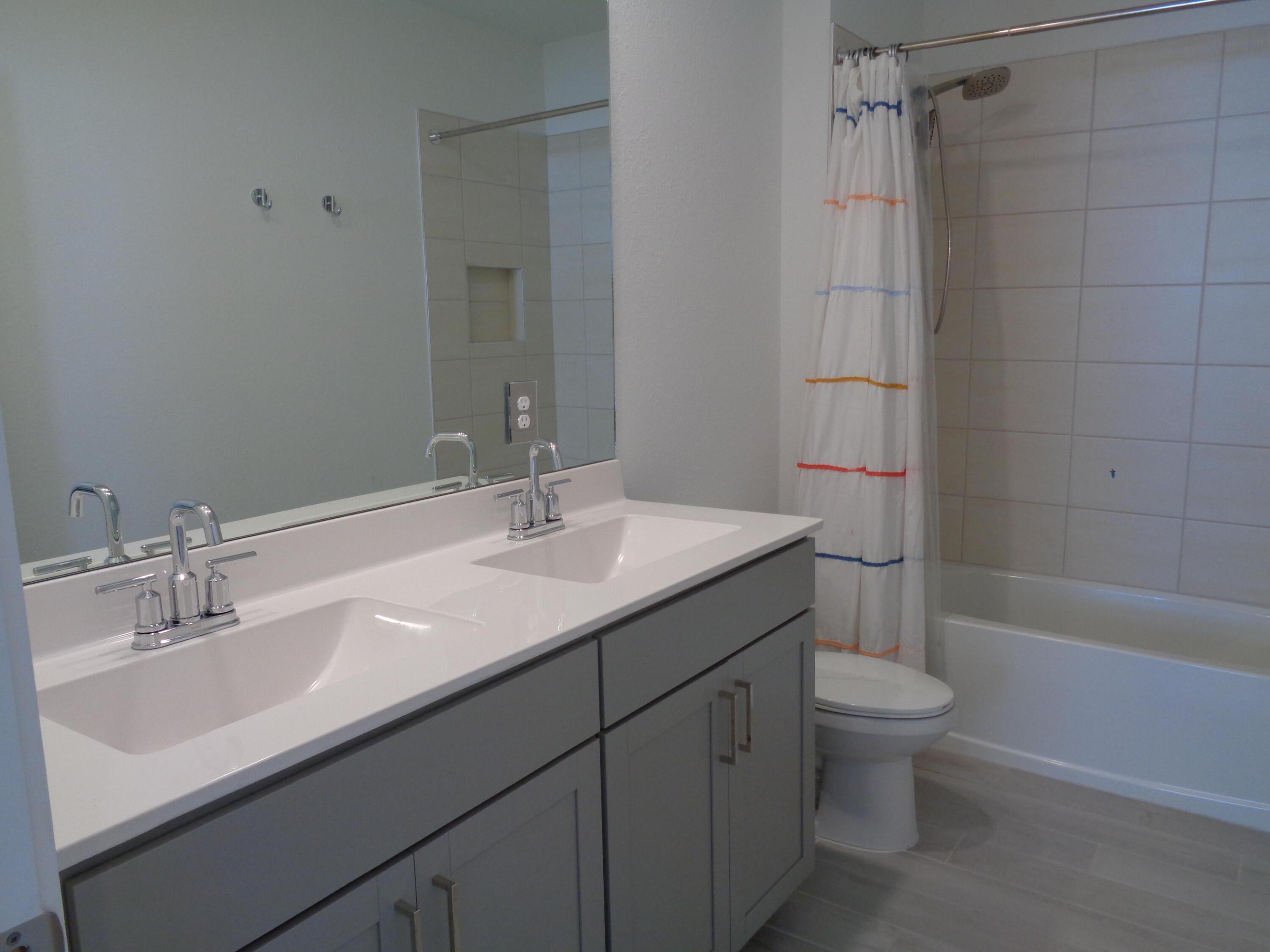 18493 Glenstone Street