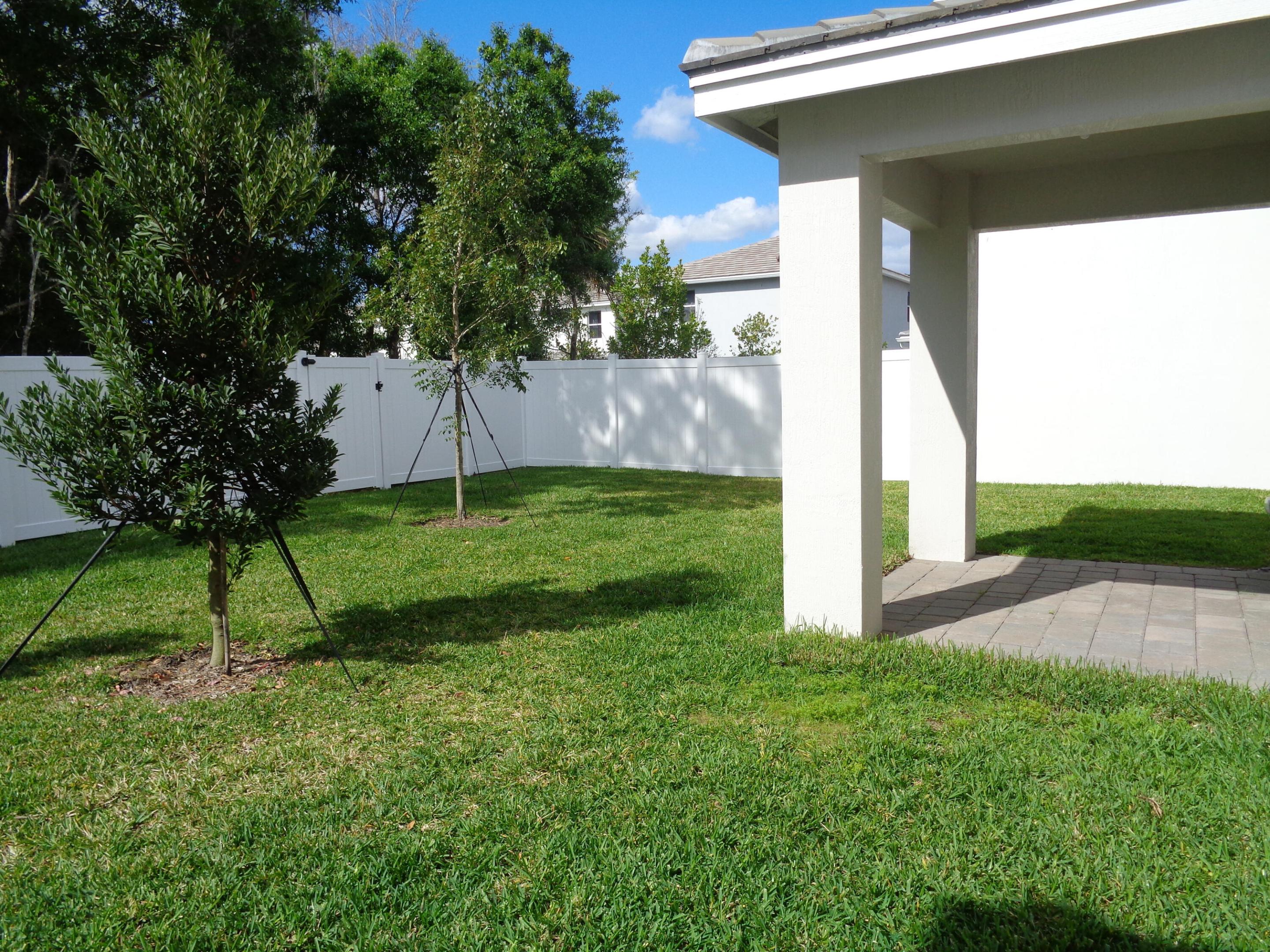 18493 Glenstone Street