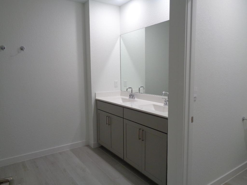 18493 Glenstone Street