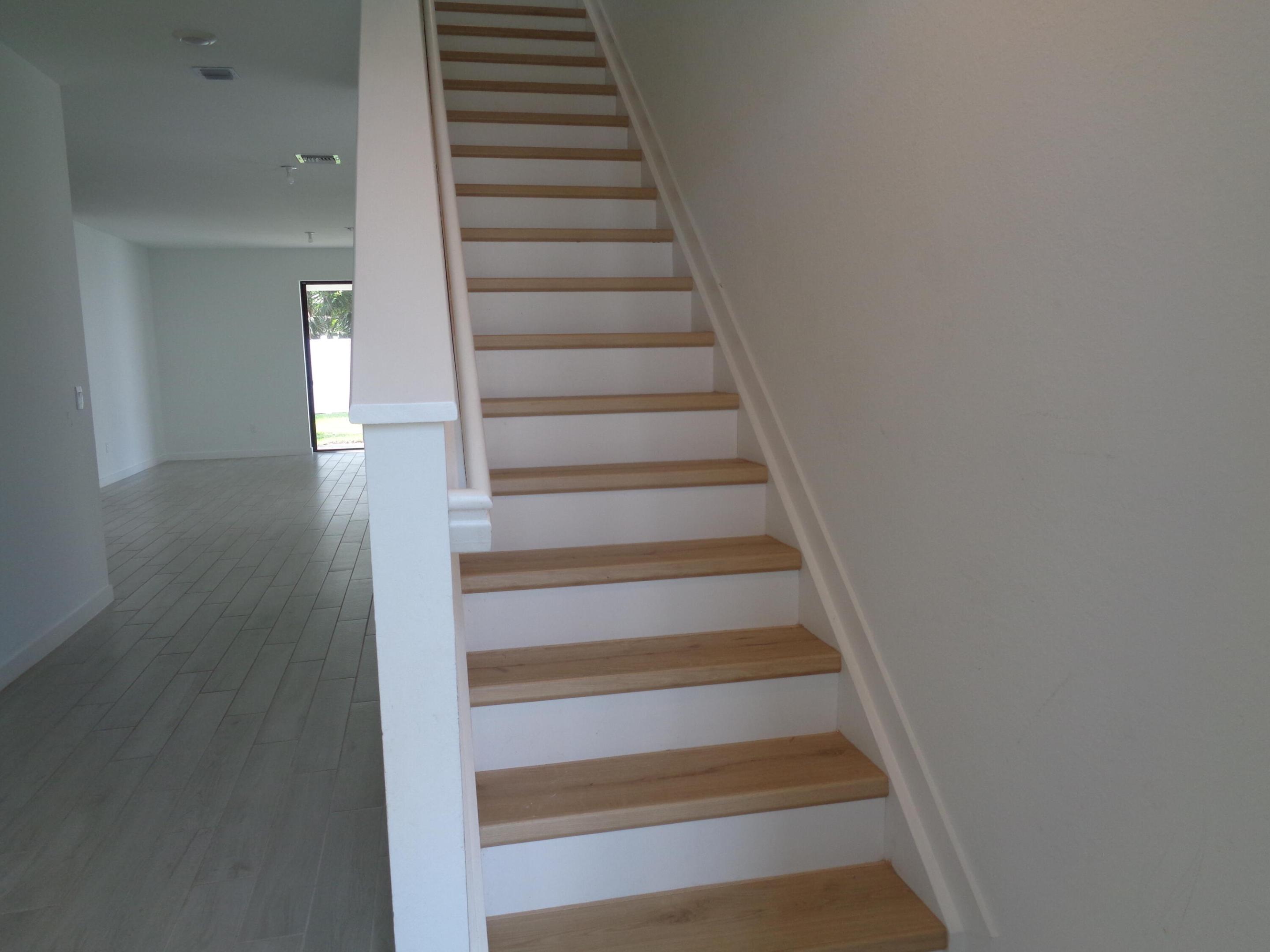 18493 Glenstone Street