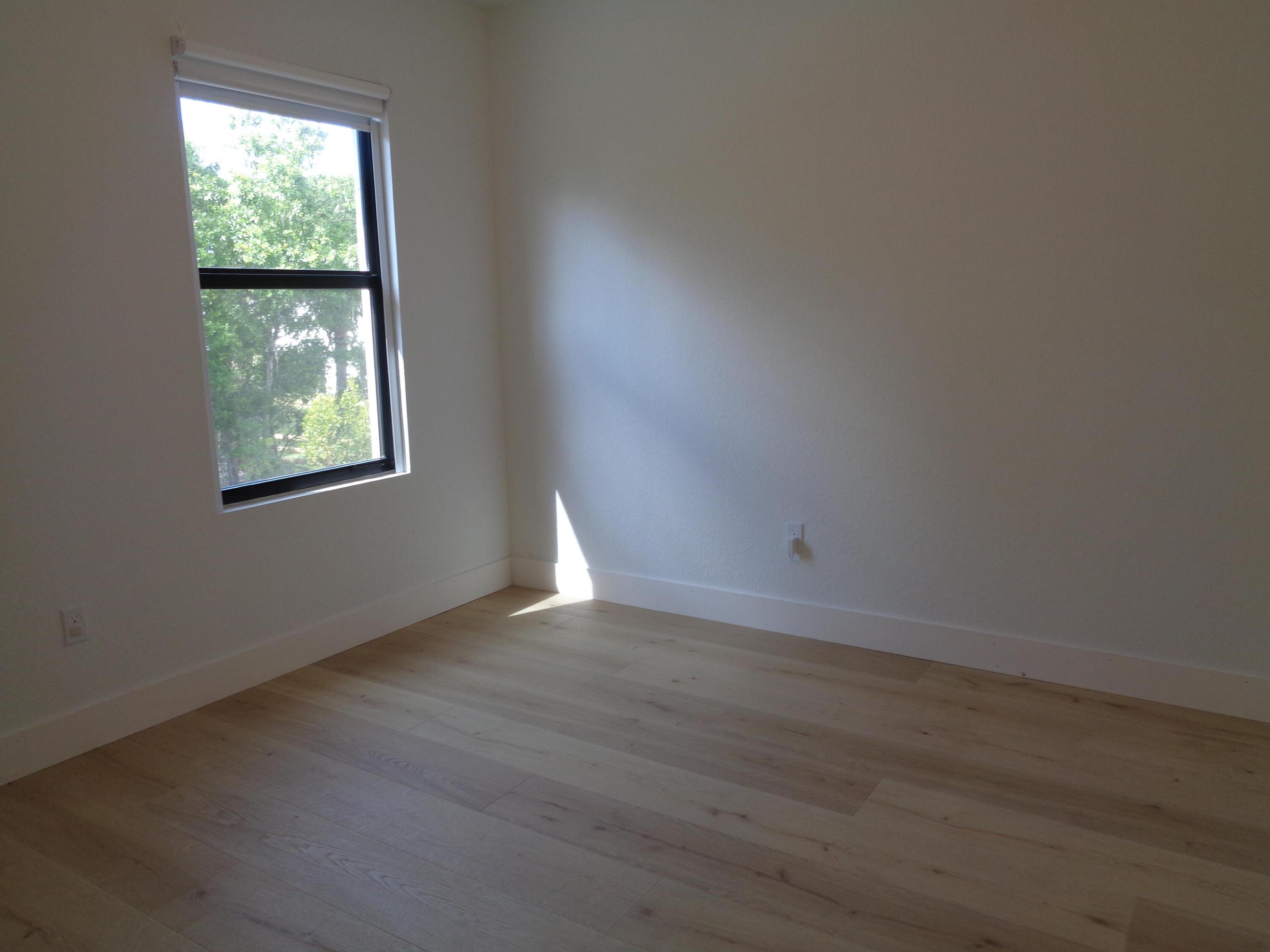 18493 Glenstone Street