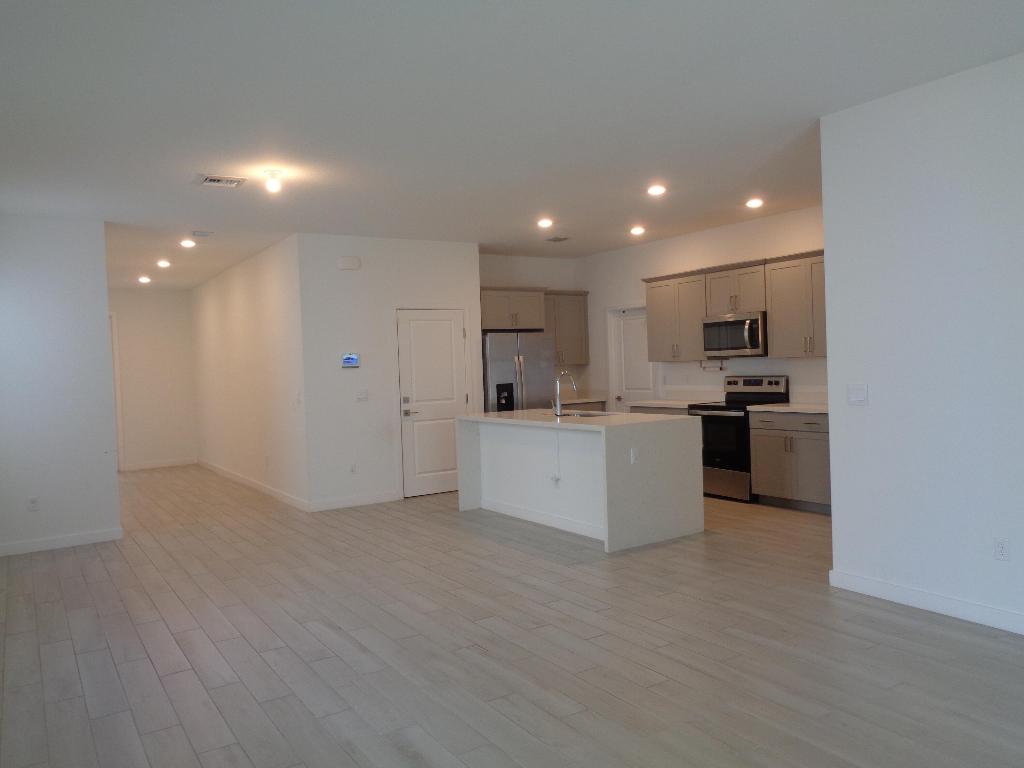 18493 Glenstone Street