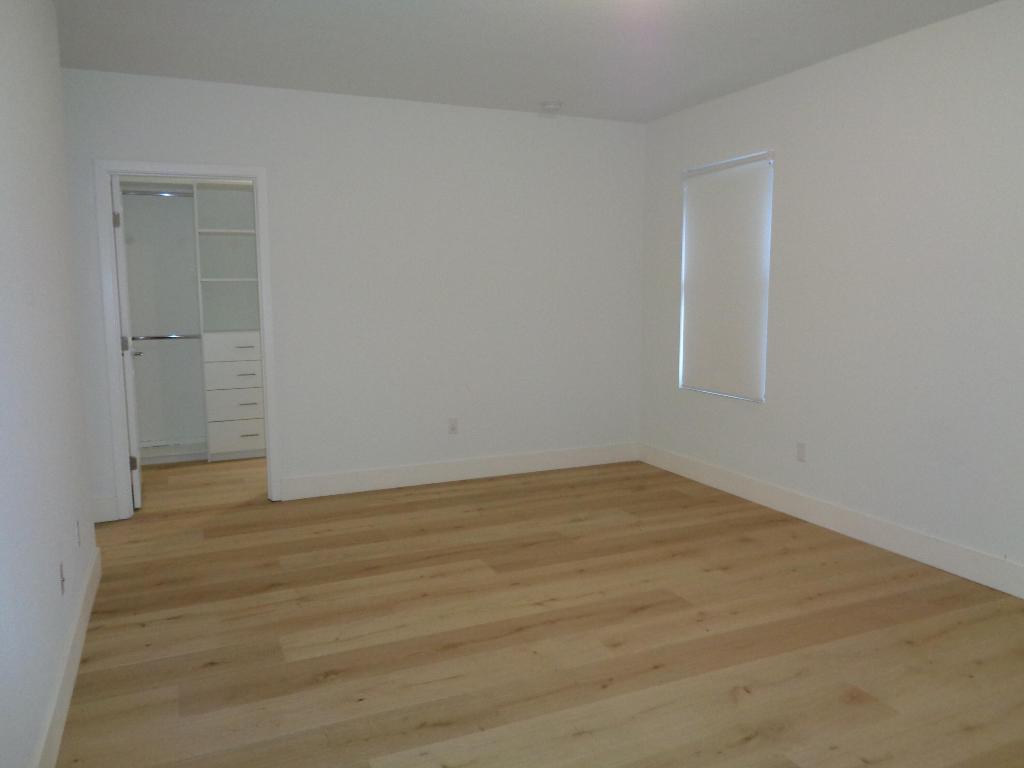 18493 Glenstone Street