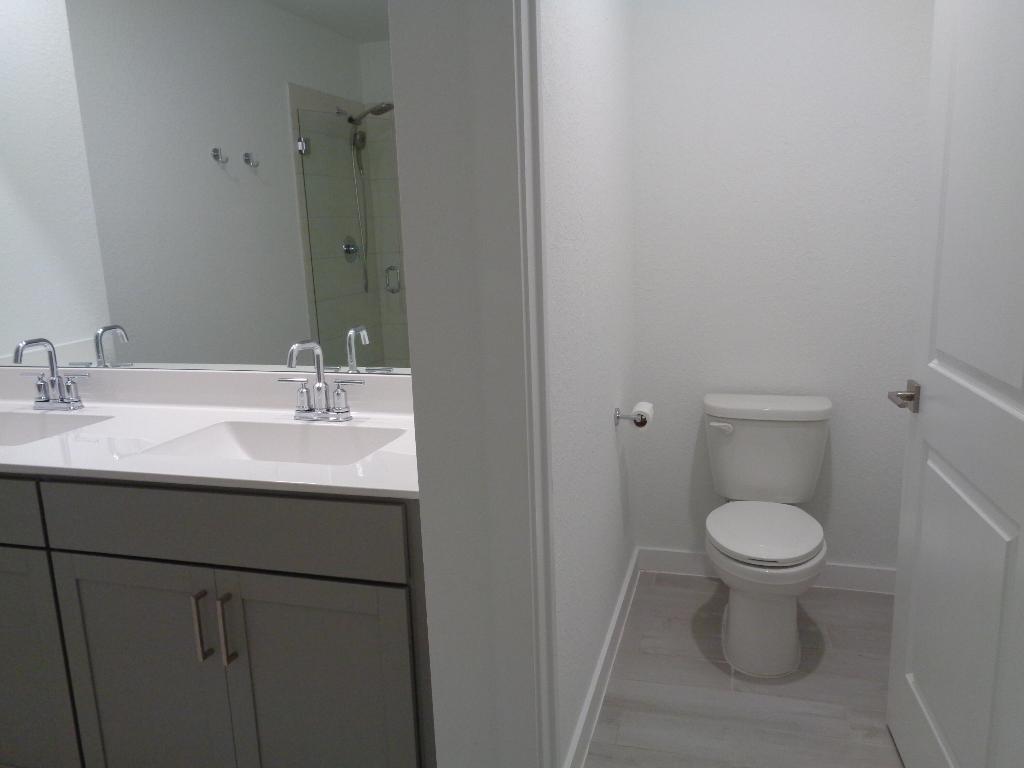 18493 Glenstone Street