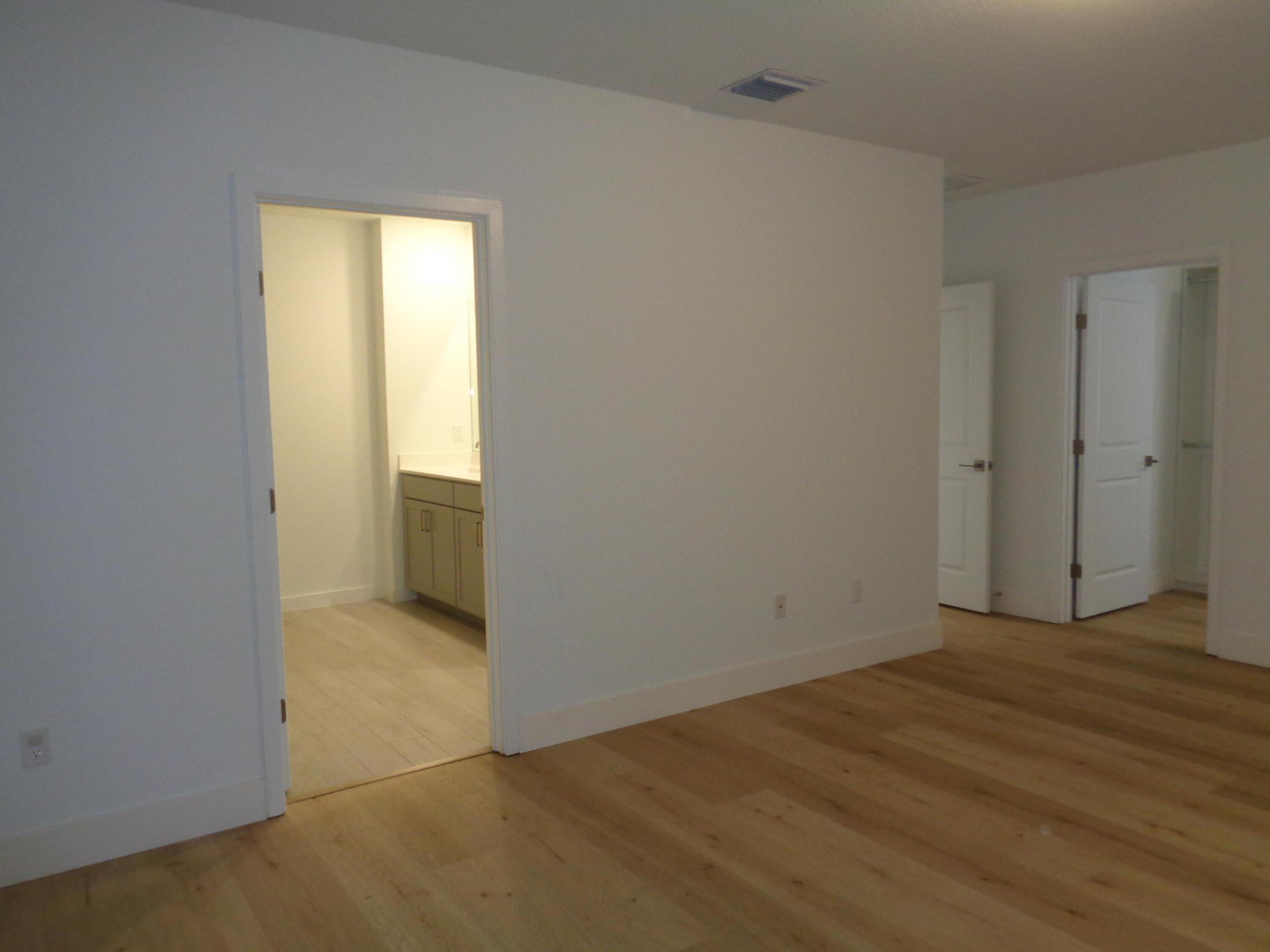 18493 Glenstone Street