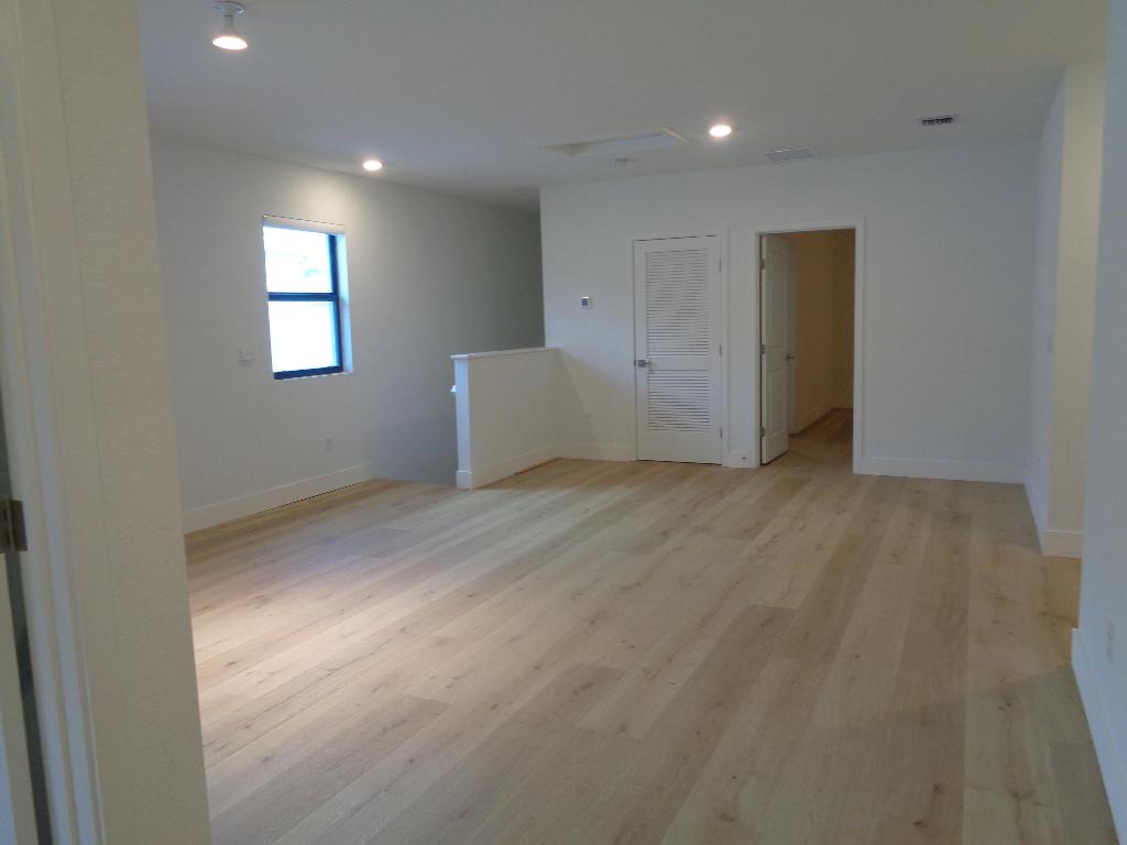 18493 Glenstone Street