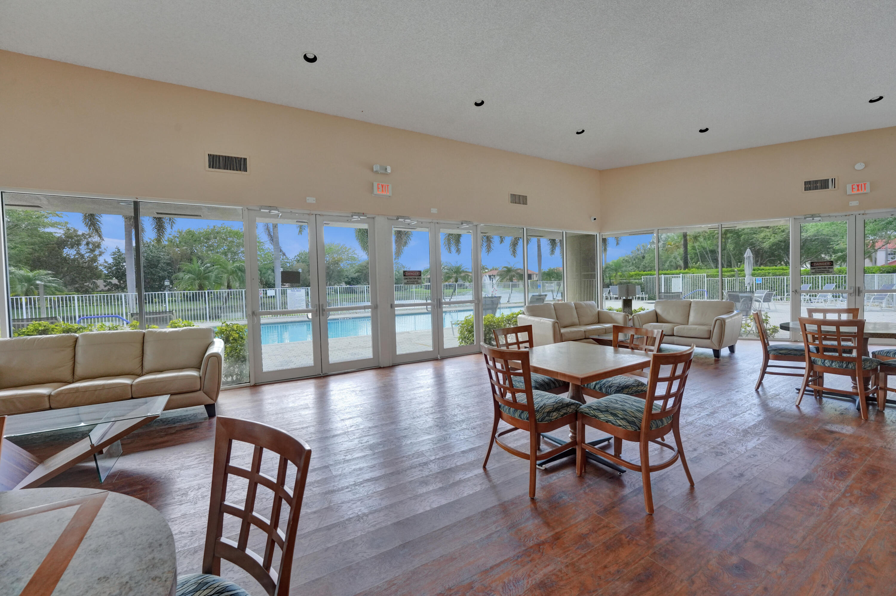 18398 Via Di Sorrento