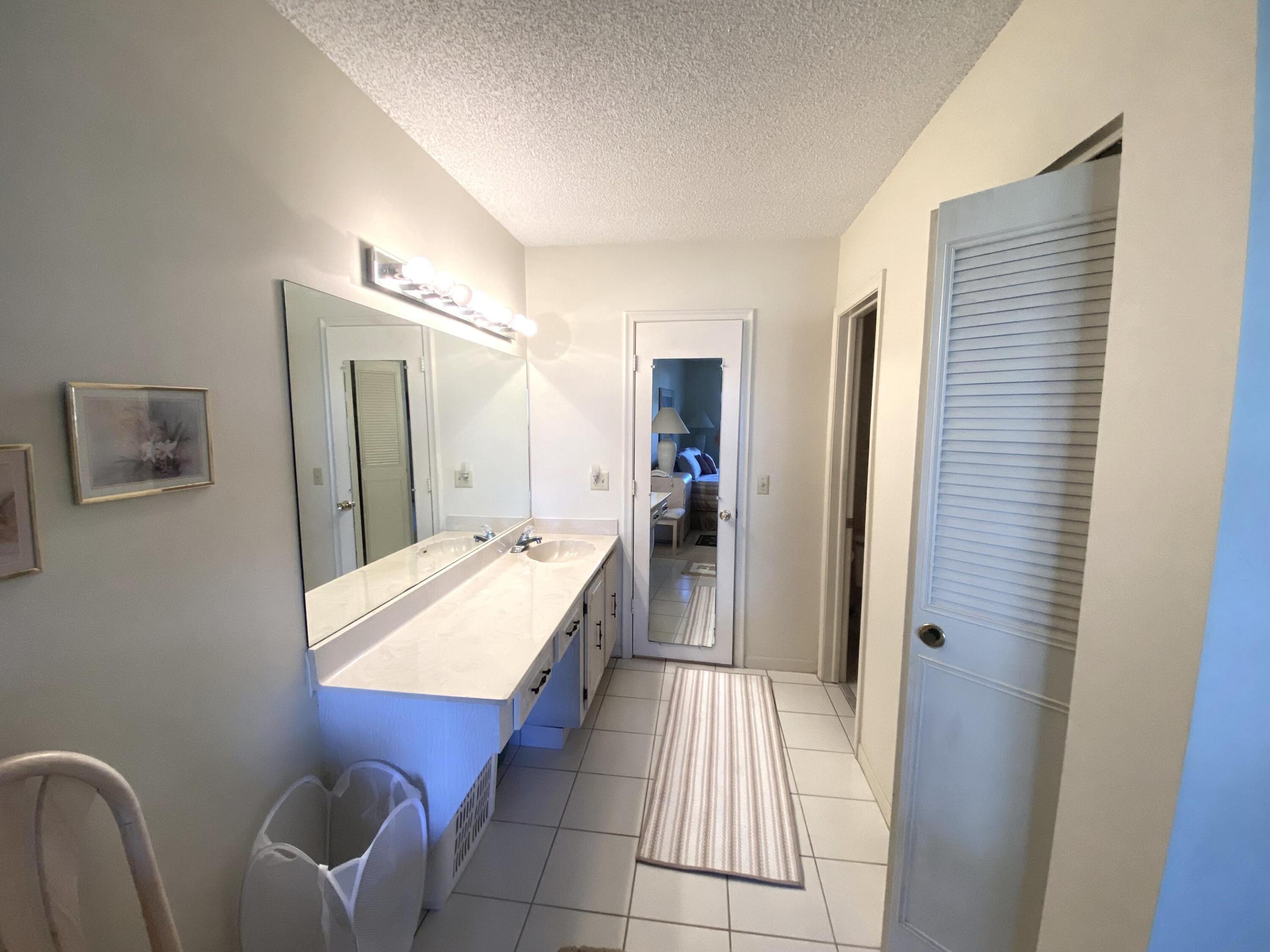 1100 Boxwood Drive 202