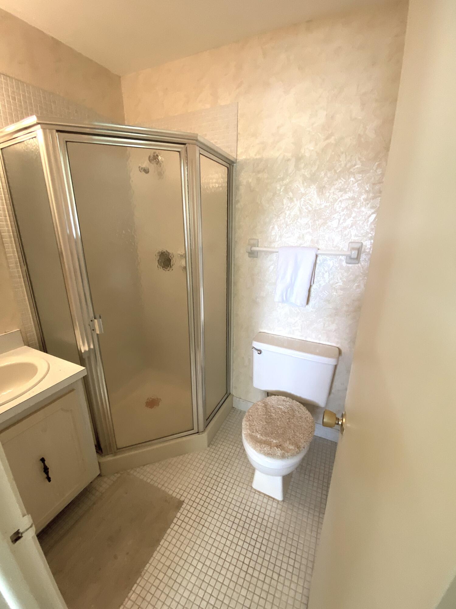 1100 Boxwood Drive 202