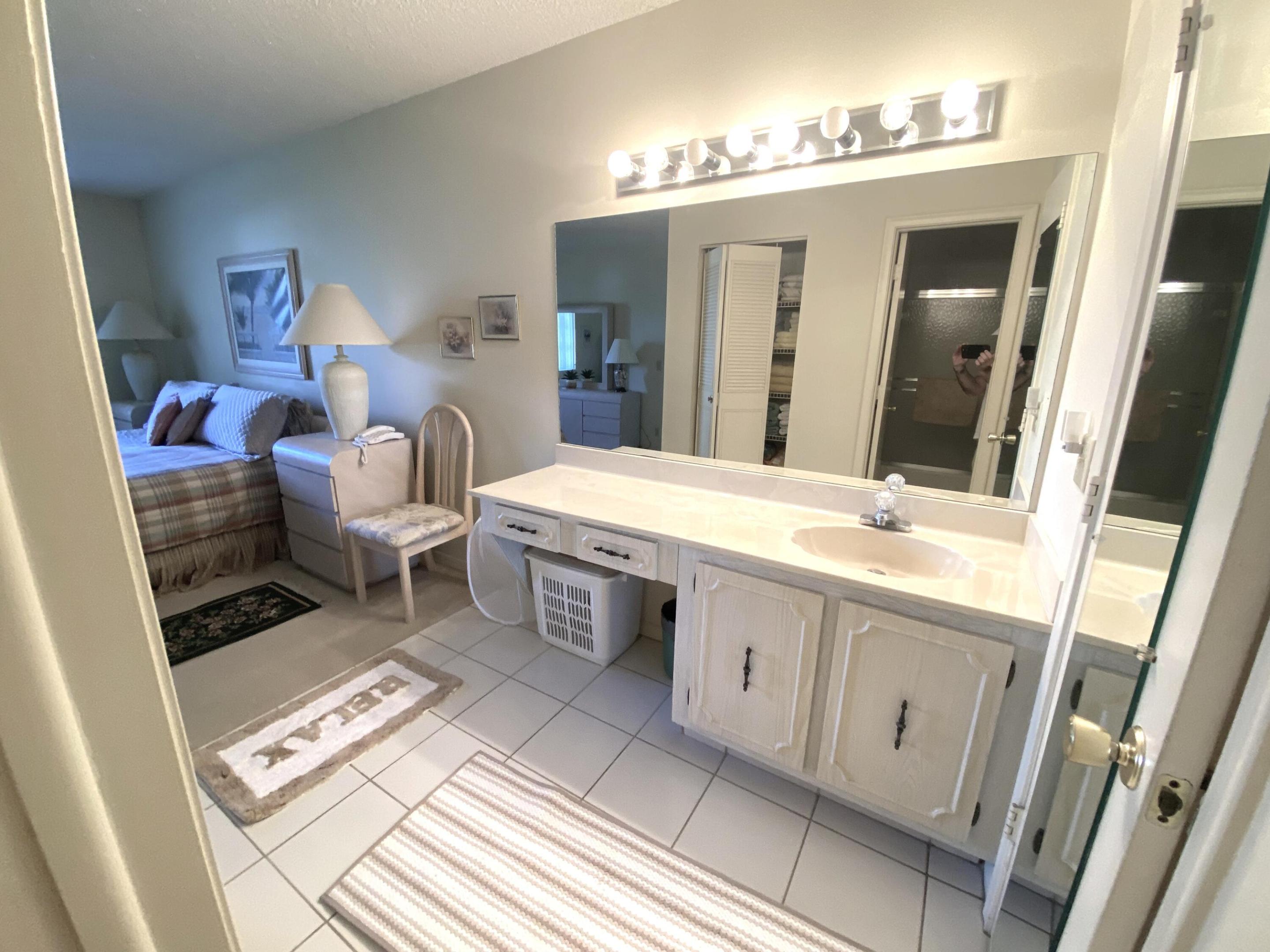 1100 Boxwood Drive 202