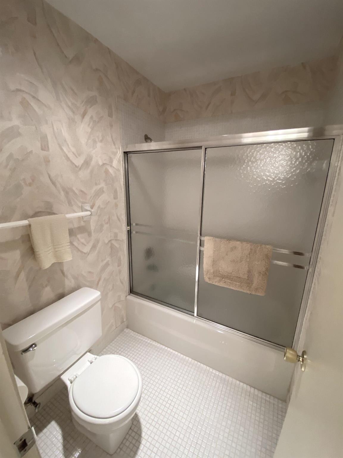 1100 Boxwood Drive 202