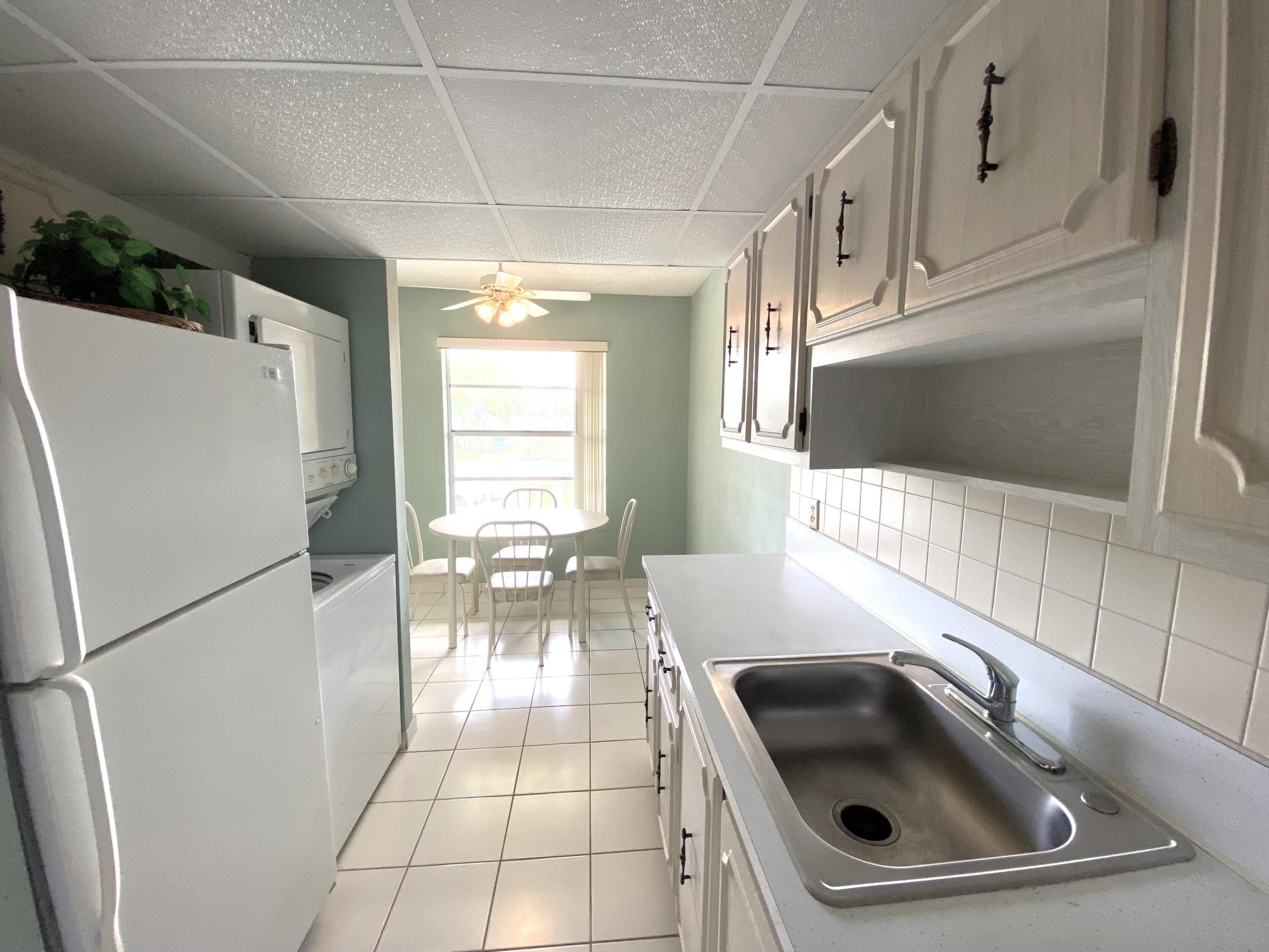 1100 Boxwood Drive 202
