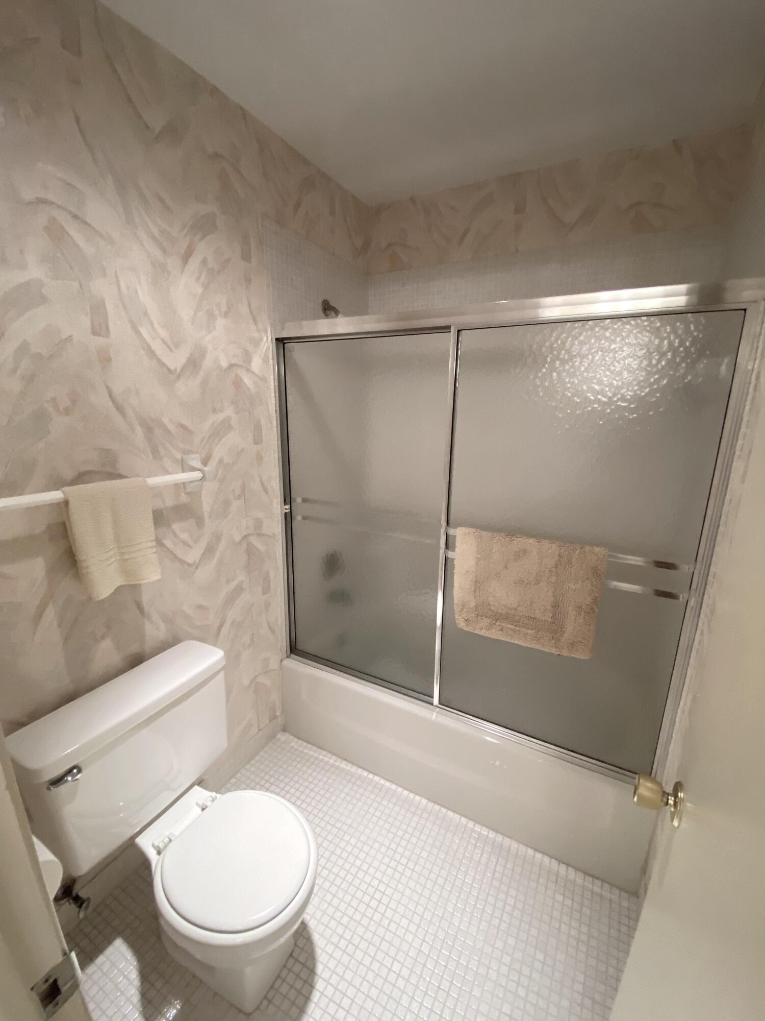 1100 Boxwood Drive 202