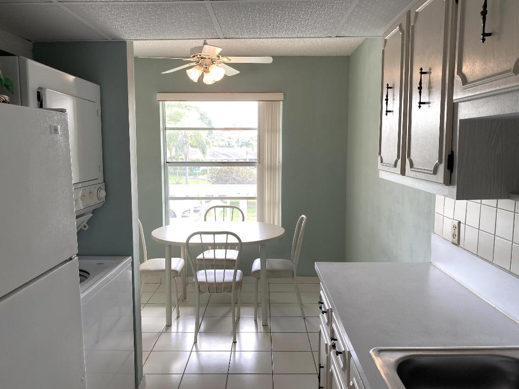 1100 Boxwood Drive 202