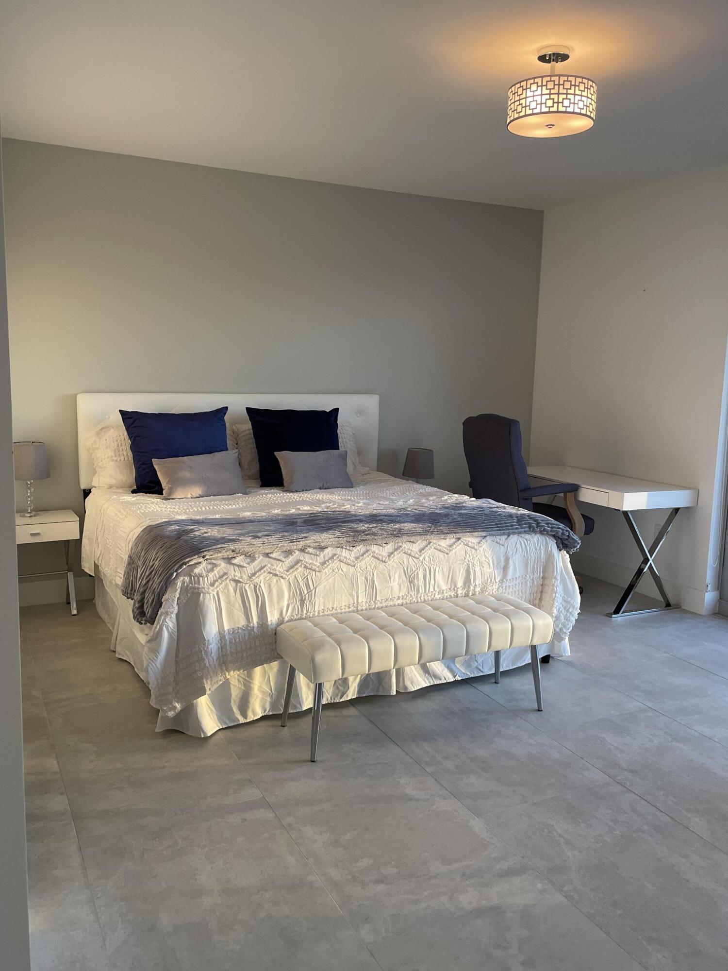 1180 N Federal Highway 1009