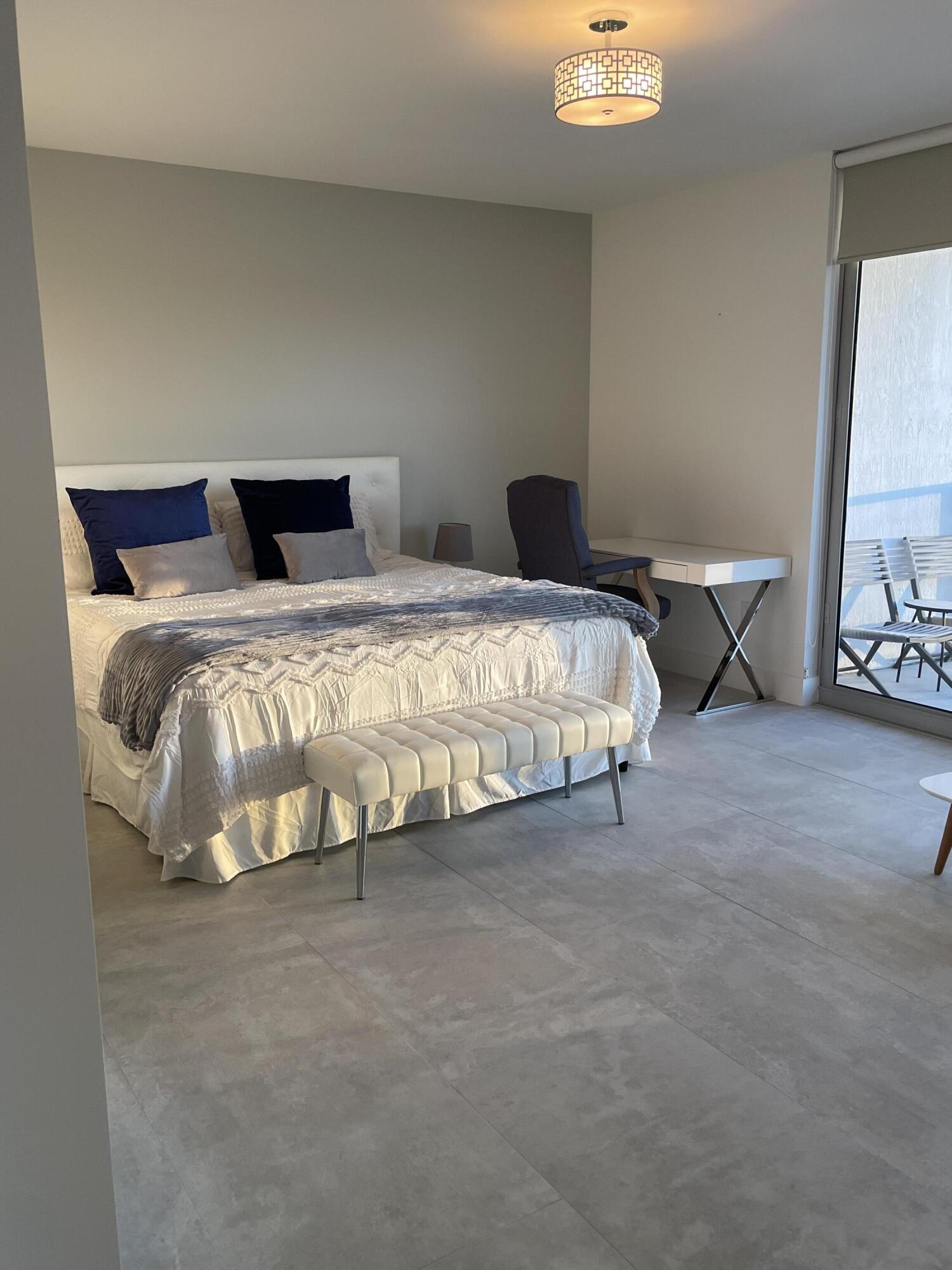 1180 N Federal Highway 1009