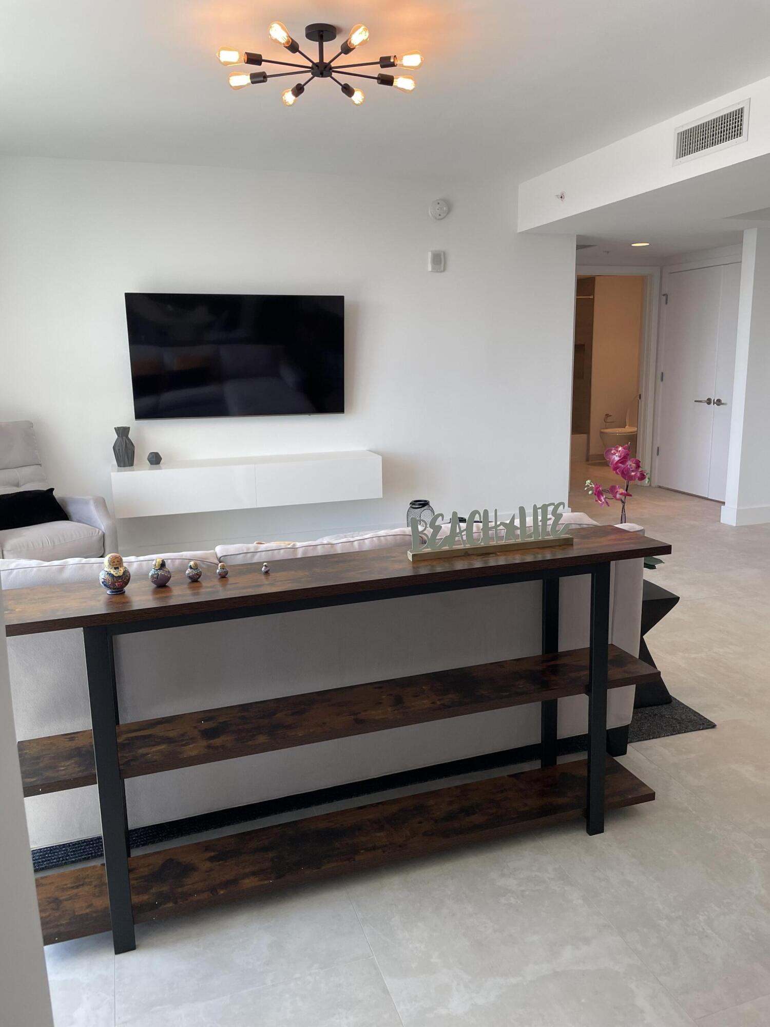 1180 N Federal Highway 1009