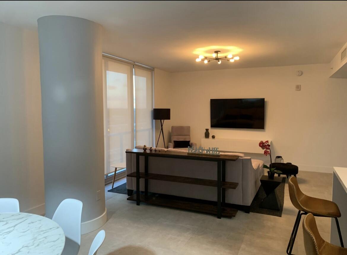 1180 N Federal Highway 1009