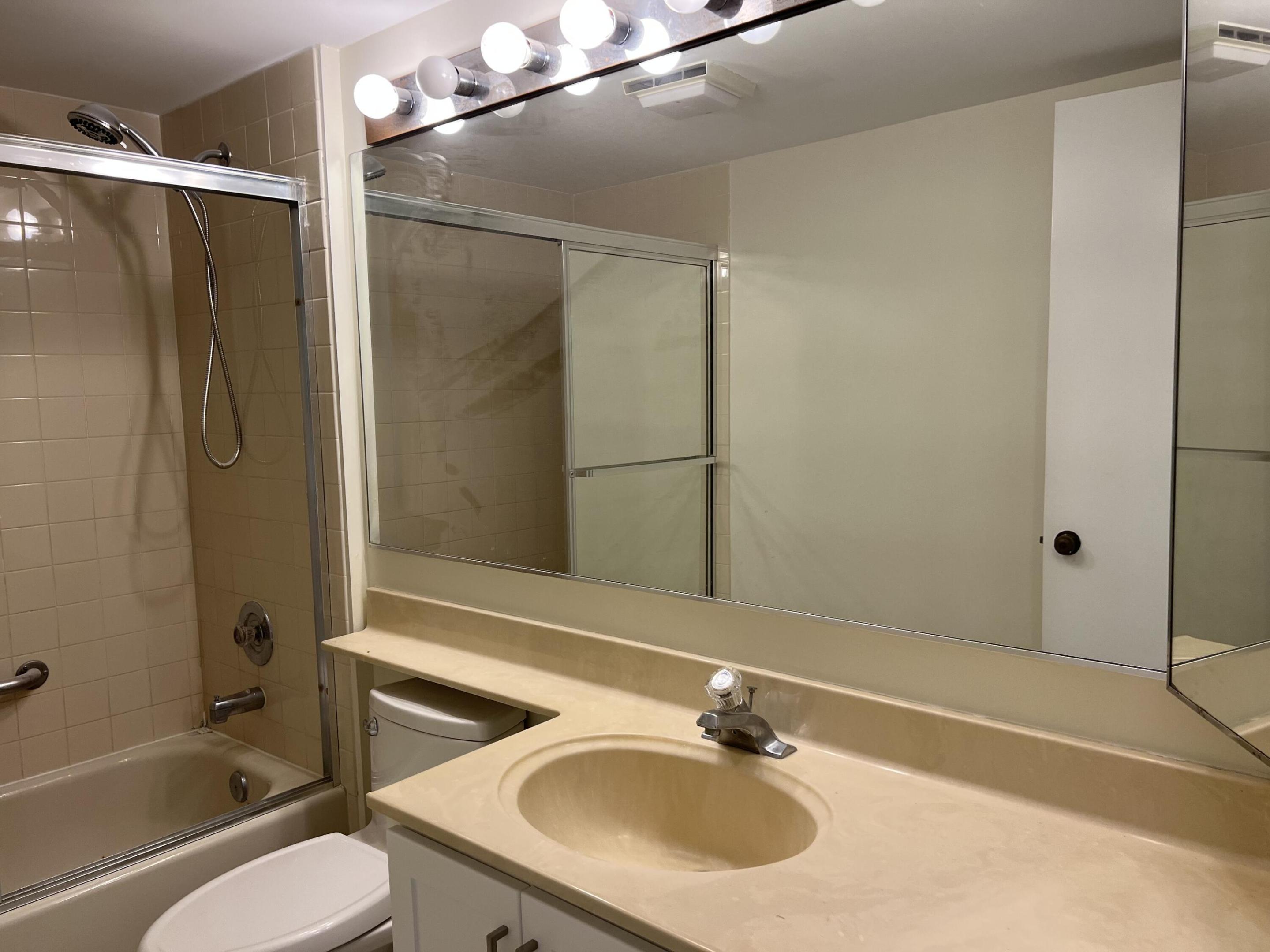6169 Balboa Circle 205
