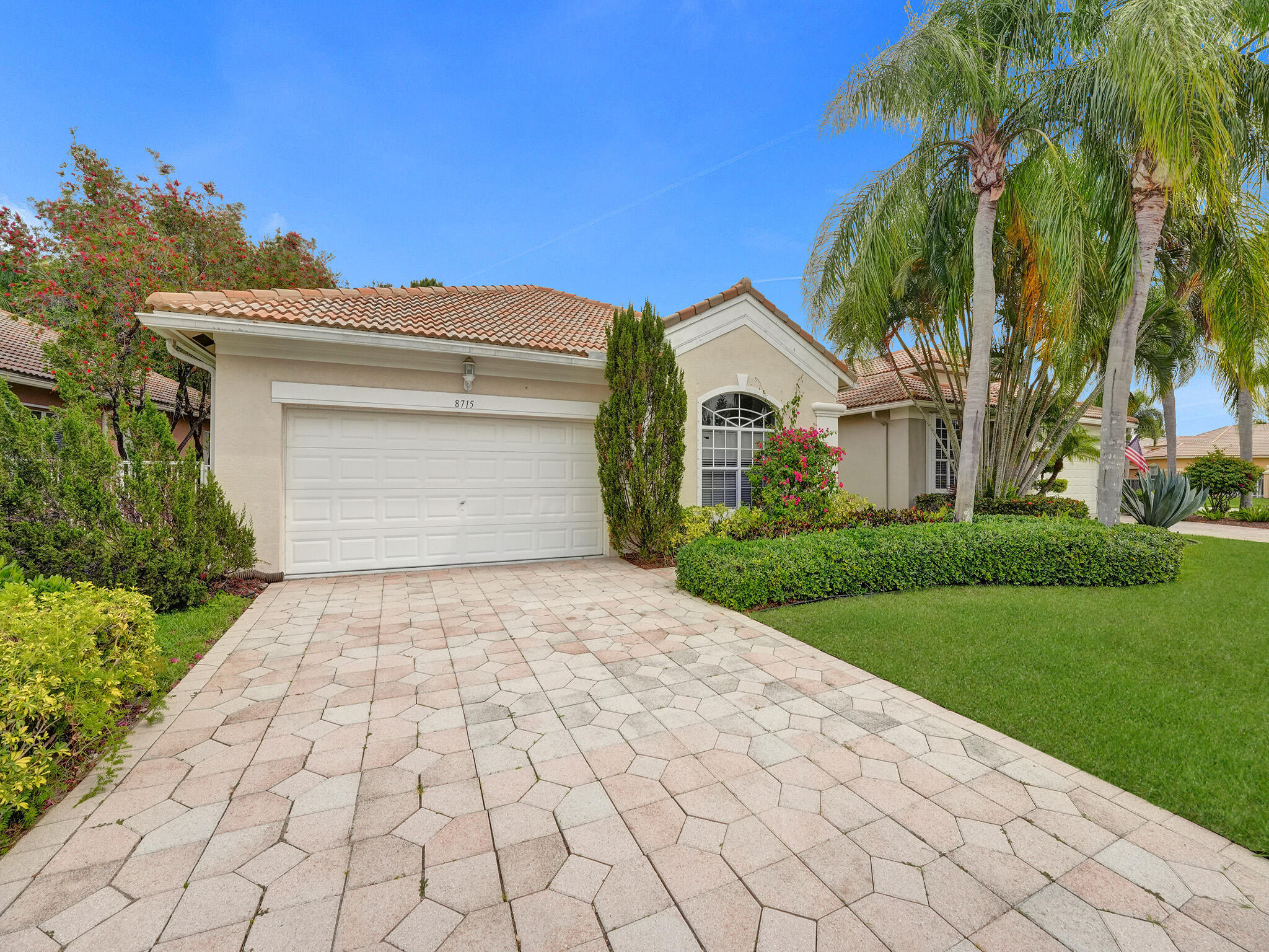 8715 San Andros