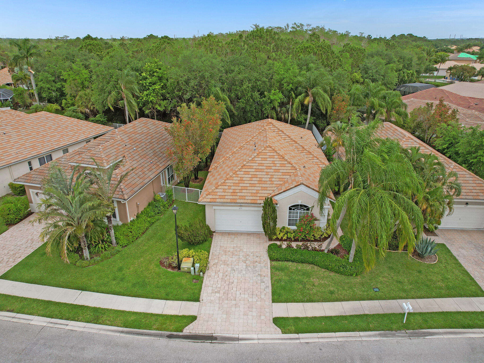 8715 San Andros