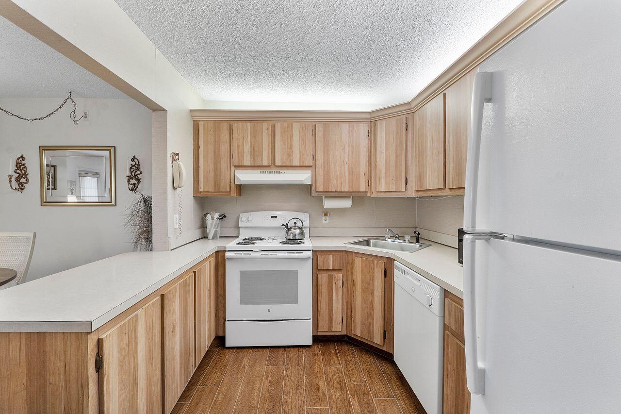 241 Pine Hov Cir Circle D-2